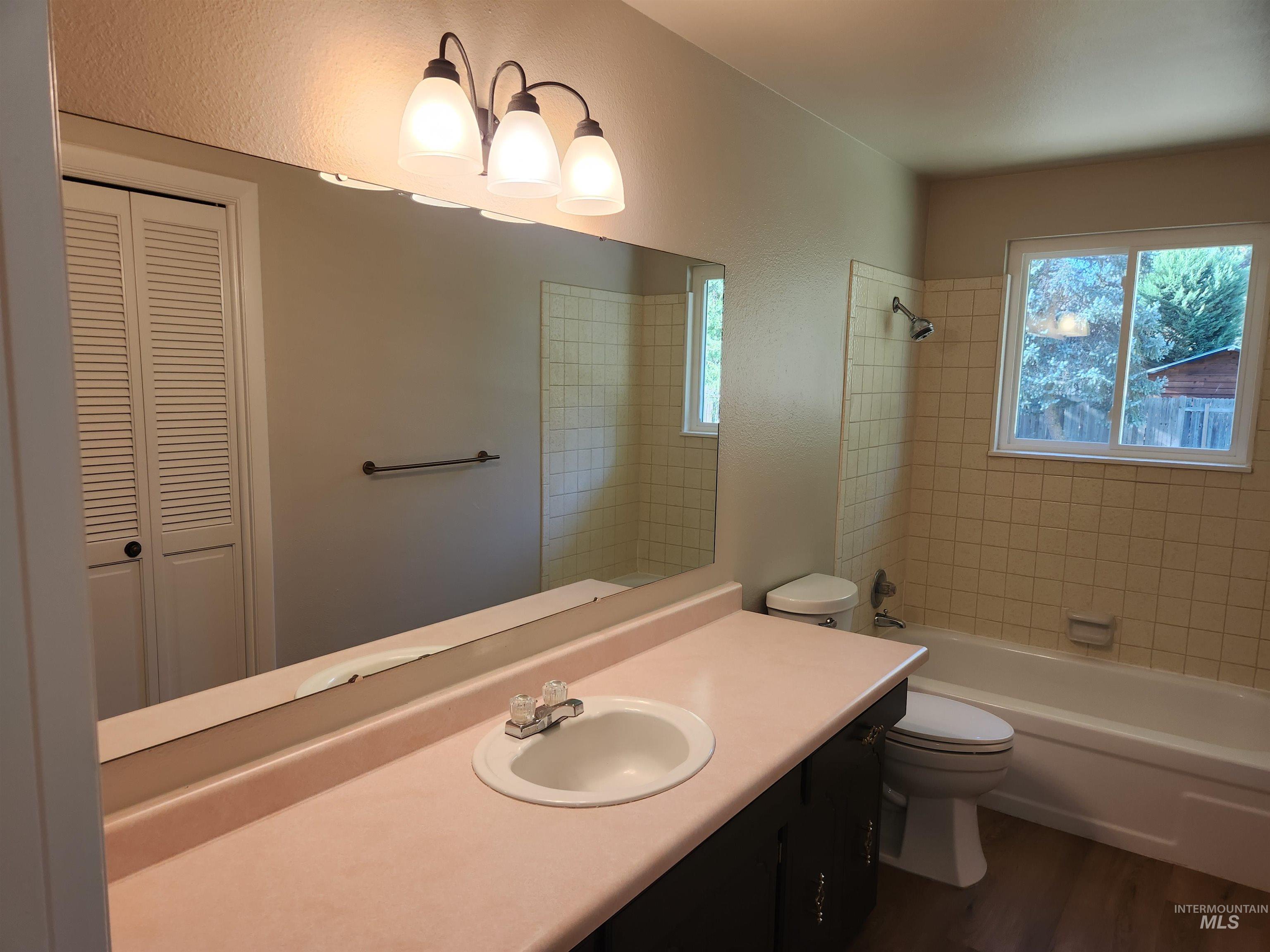 5311 N Marcliffe Property Photo 10