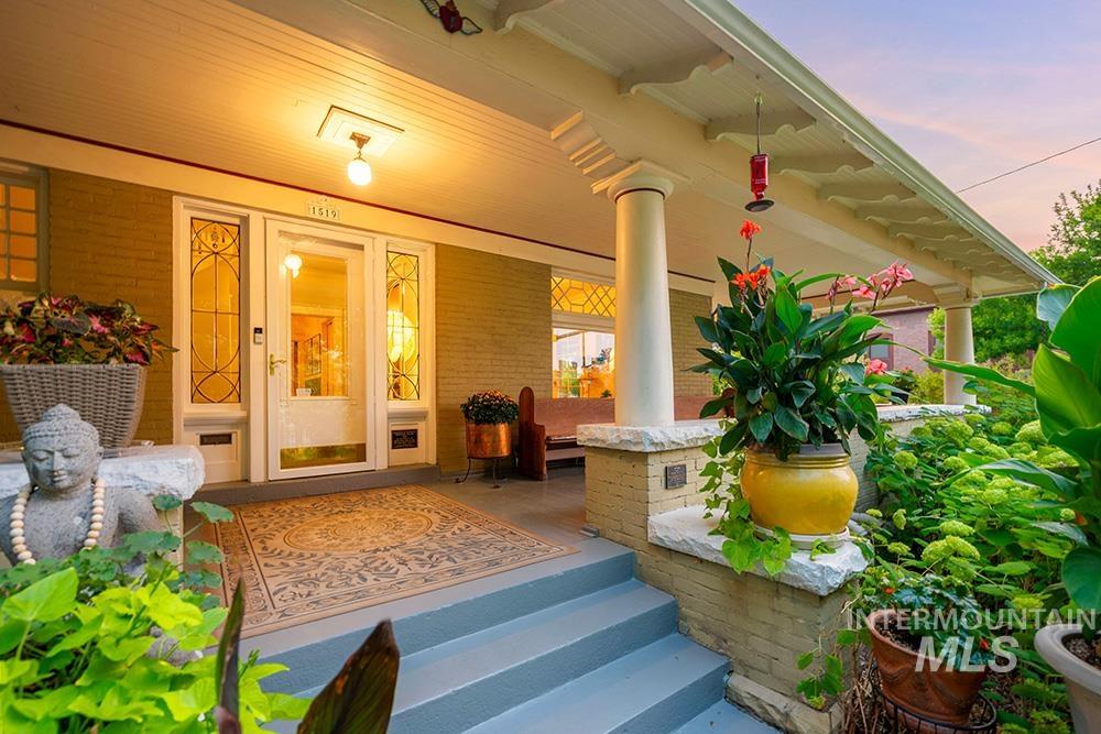 1519 W Jefferson St Property Photo 2