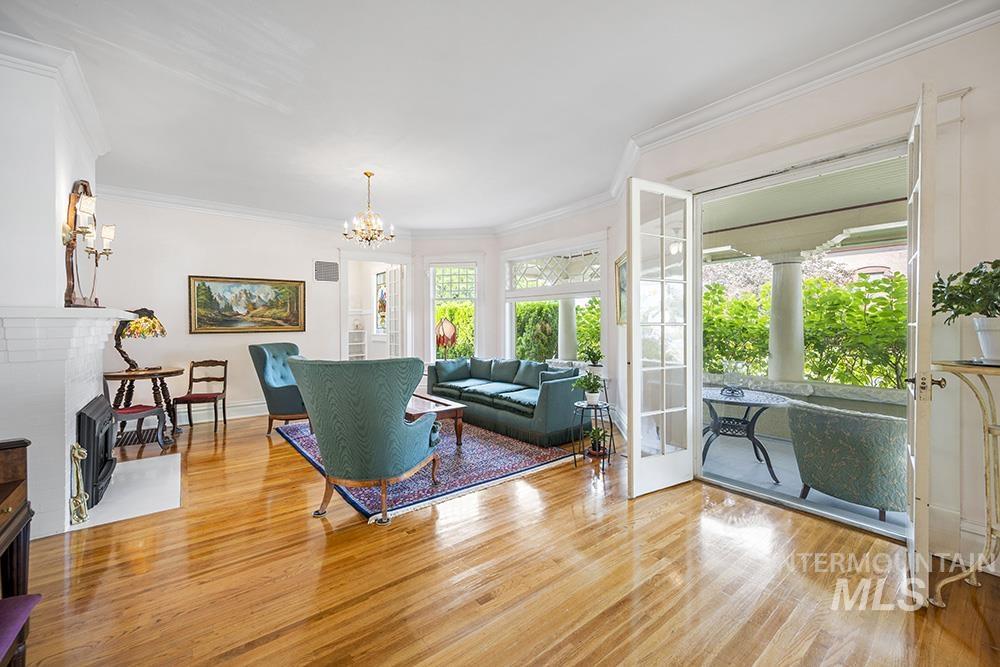 1519 W Jefferson St Property Photo 5