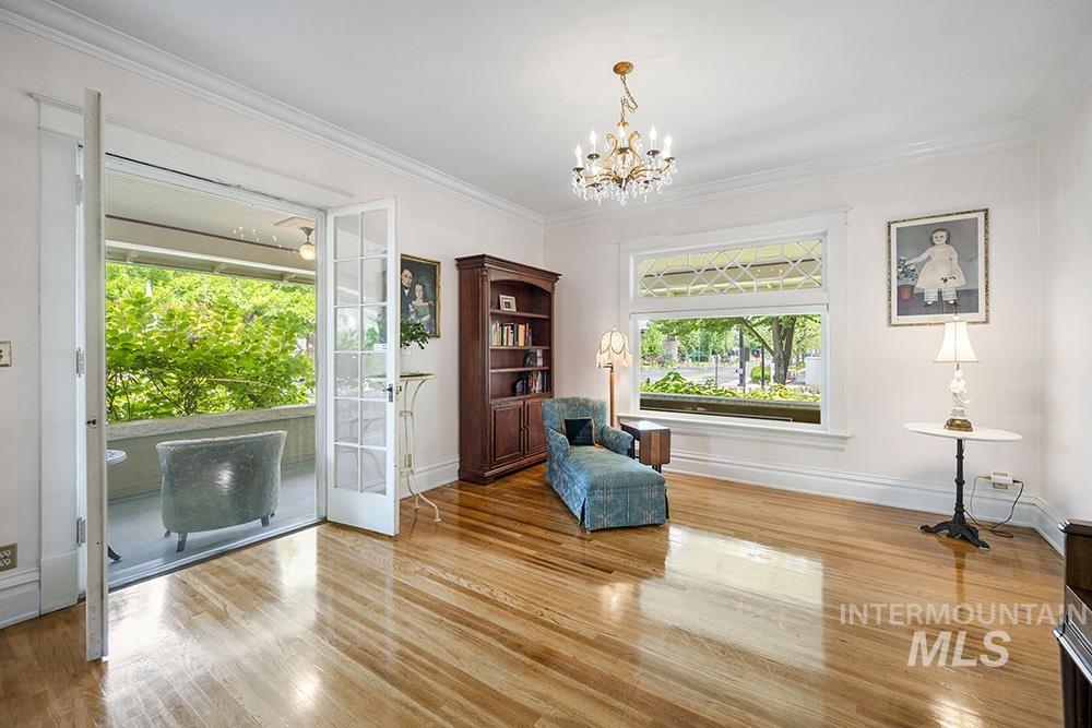 1519 W Jefferson St Property Photo 6