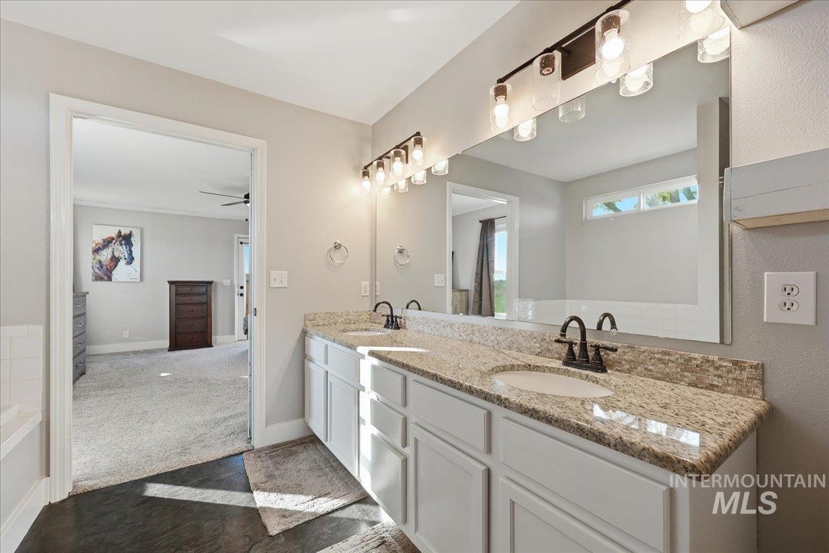 3293 W Twin View Ln Property Photo 19