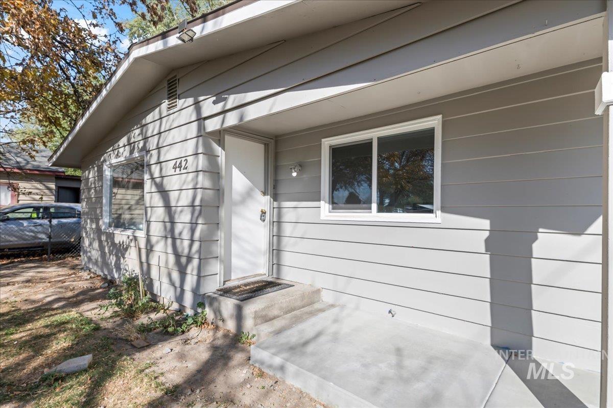 442 1st St N Property Photo 2