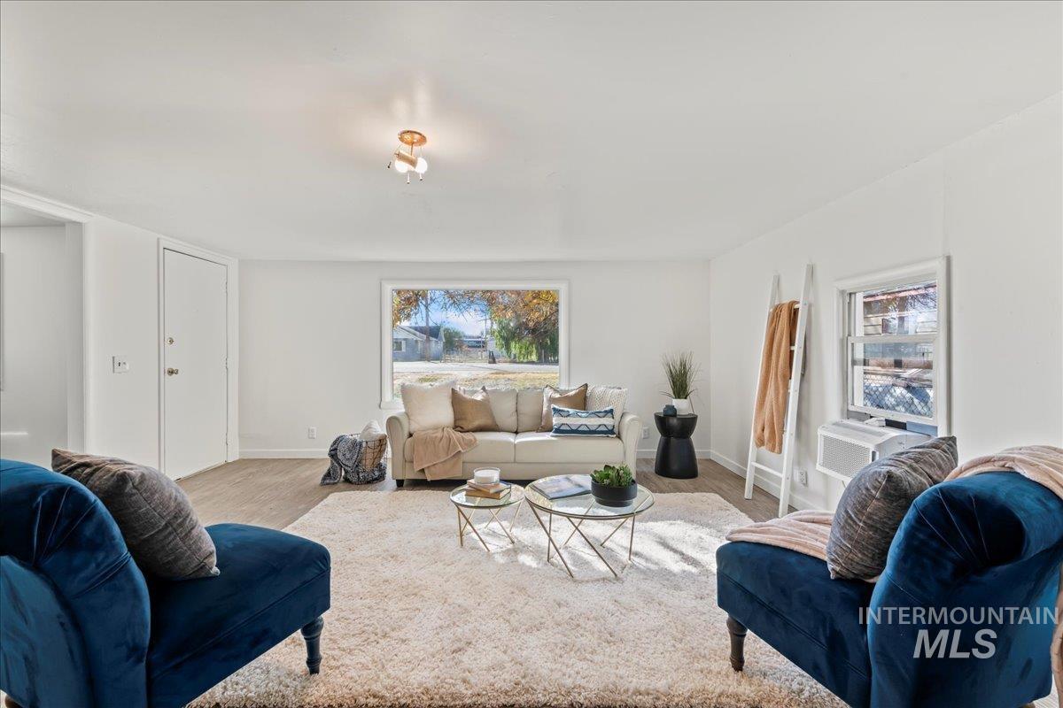 442 1st St N Property Photo 4