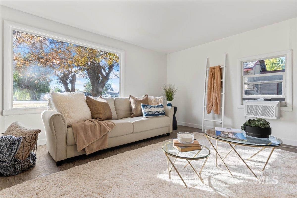 442 1st St N Property Photo 5