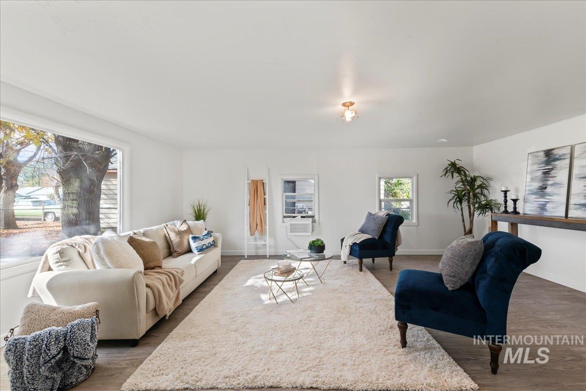 442 1st St N Property Photo 6