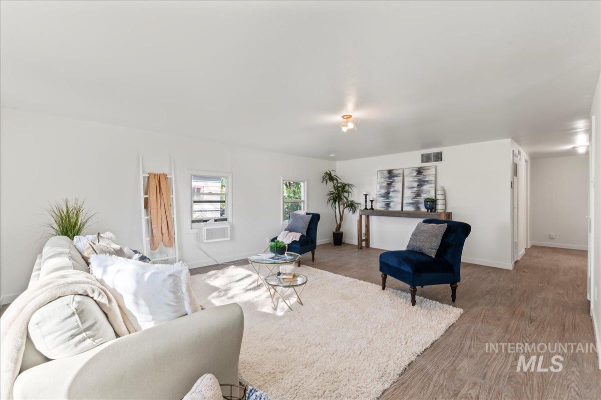 442 1st St N Property Photo 7