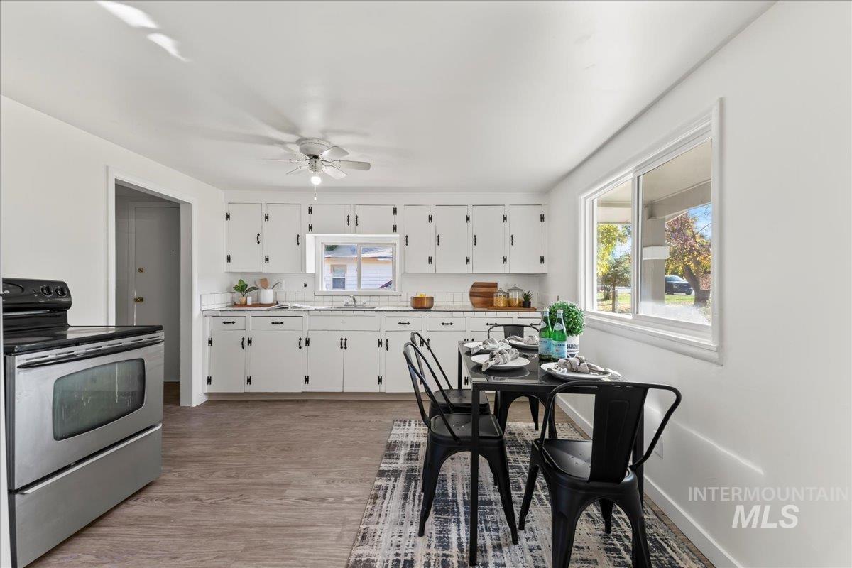 442 1st St N Property Photo 8