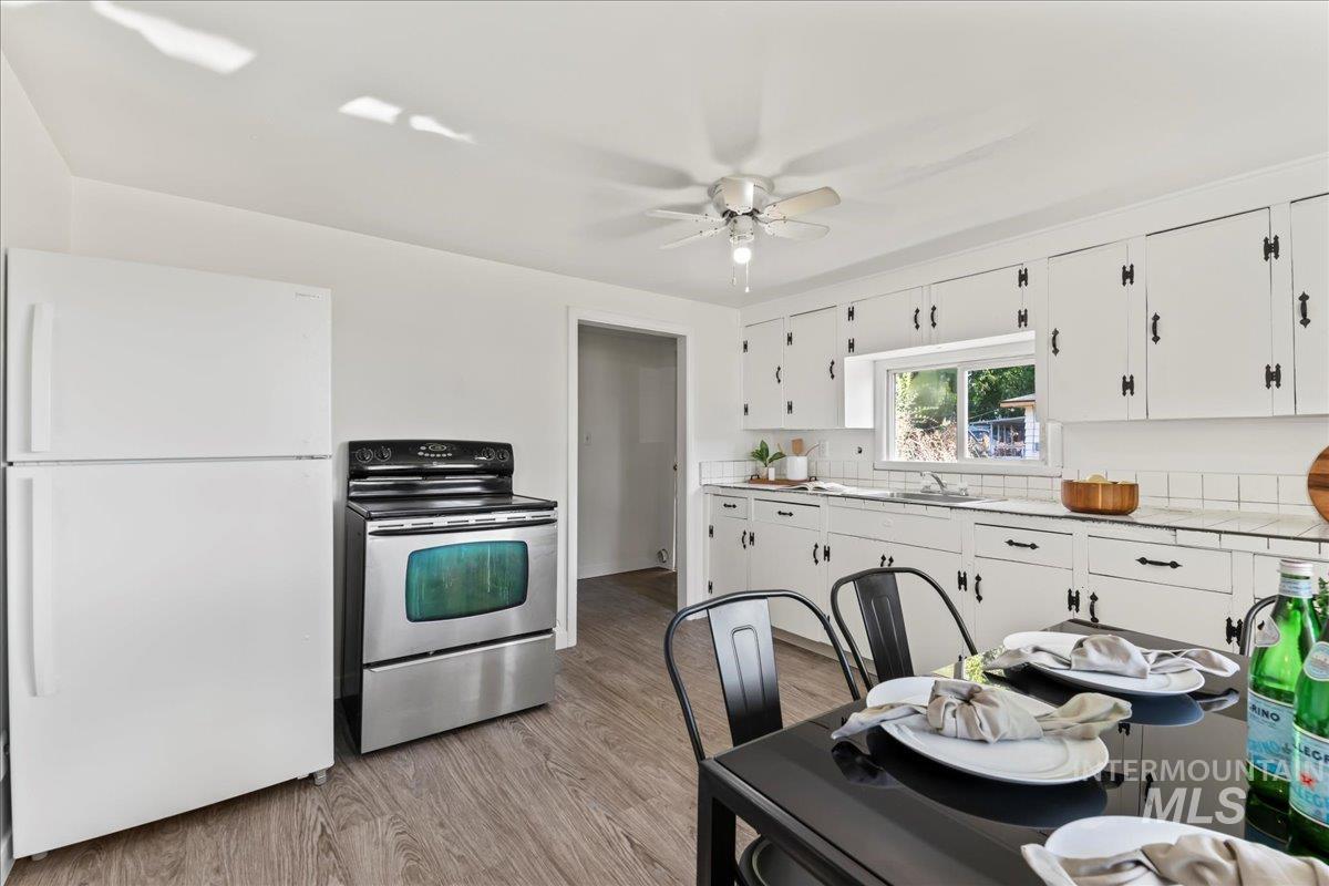 442 1st St N Property Photo 9