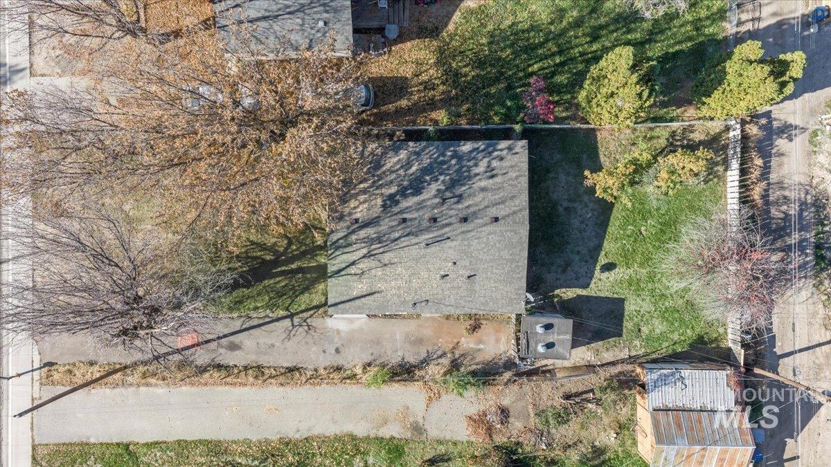 442 1st St N Property Photo 16