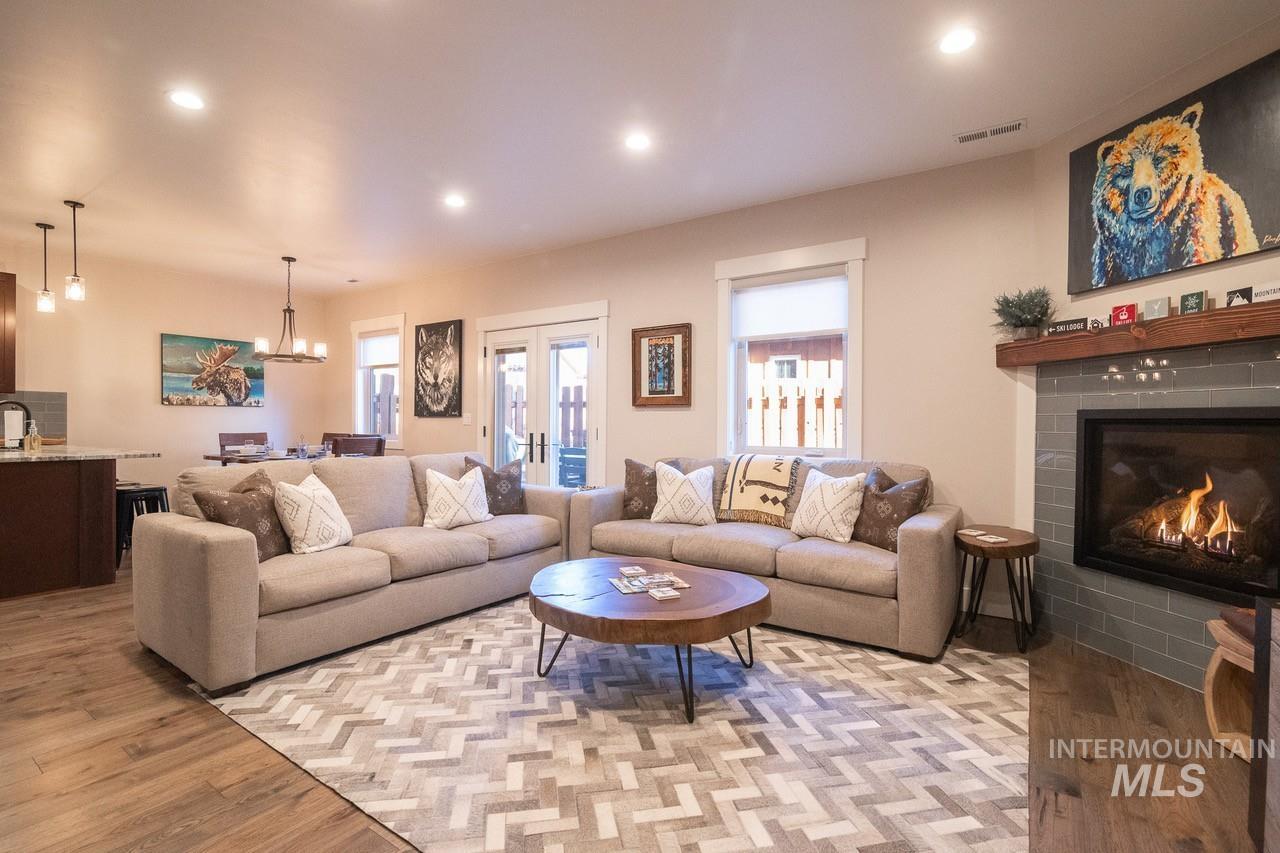 611 Blue Water Cir Property Photo