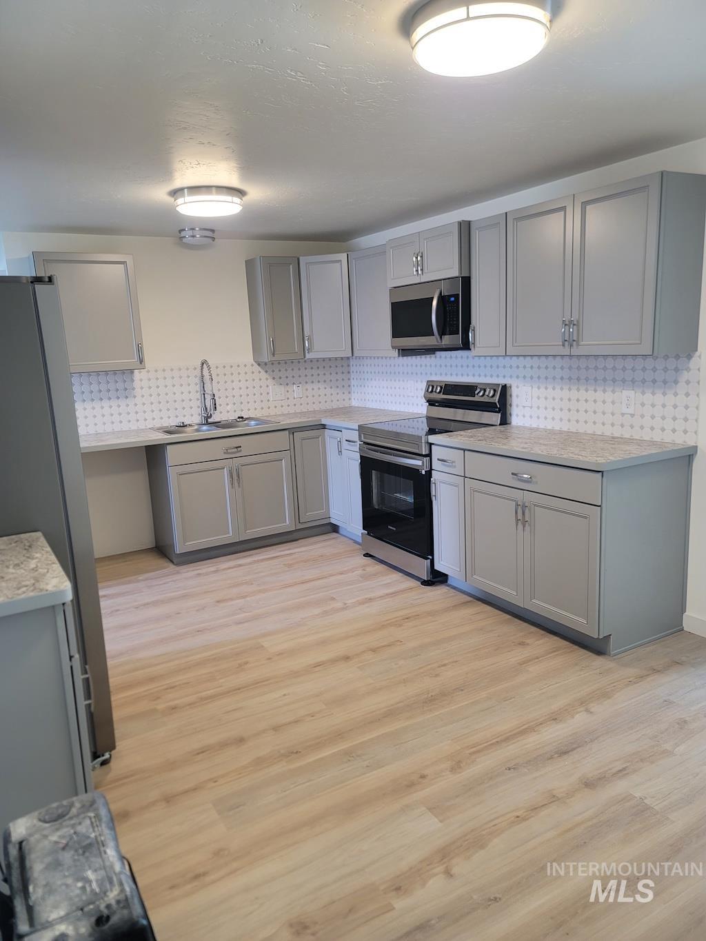 939 Craven Ave Property Photo 2