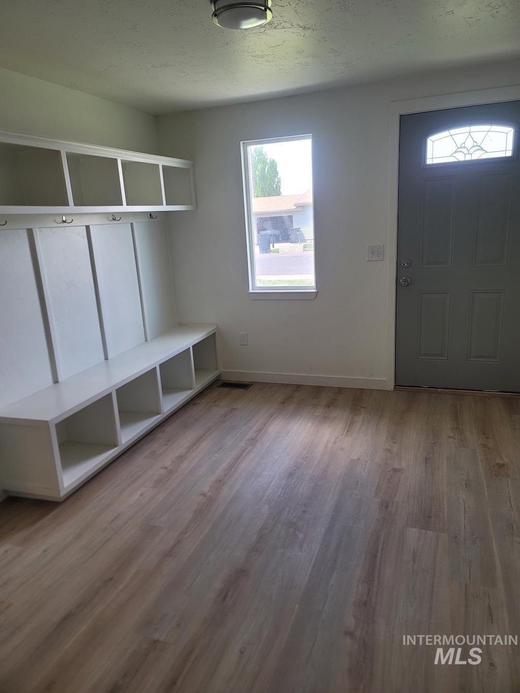 939 Craven Ave Property Photo 6