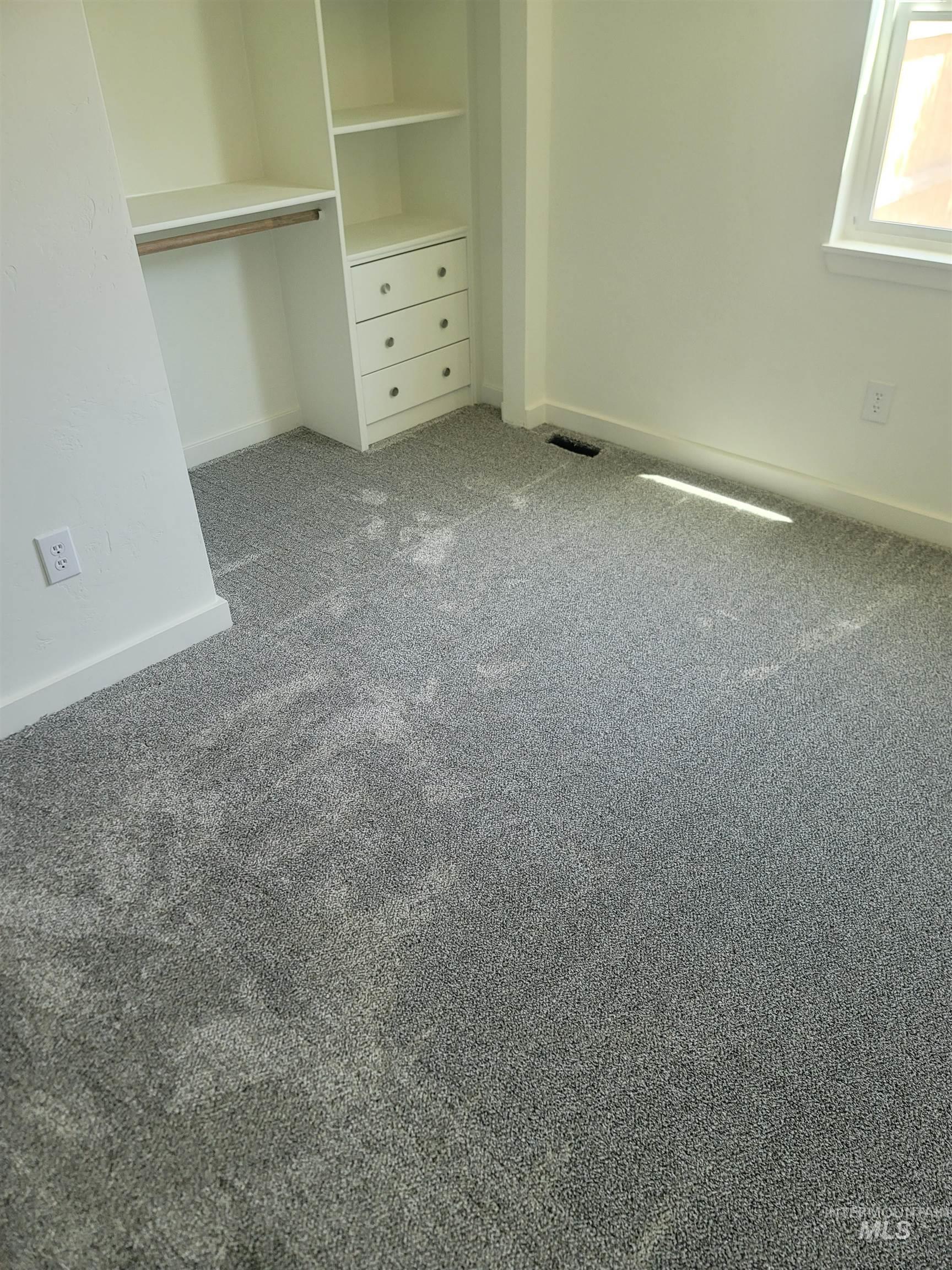 939 Craven Ave Property Photo 12