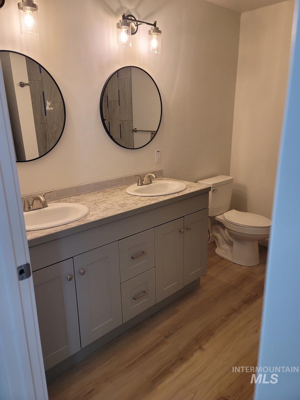 939 Craven Ave Property Photo 22