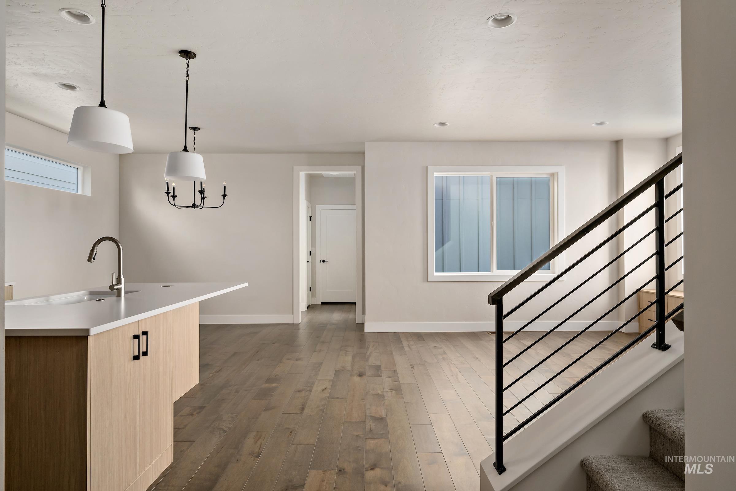 6037 S Hope Ave Property Photo 6