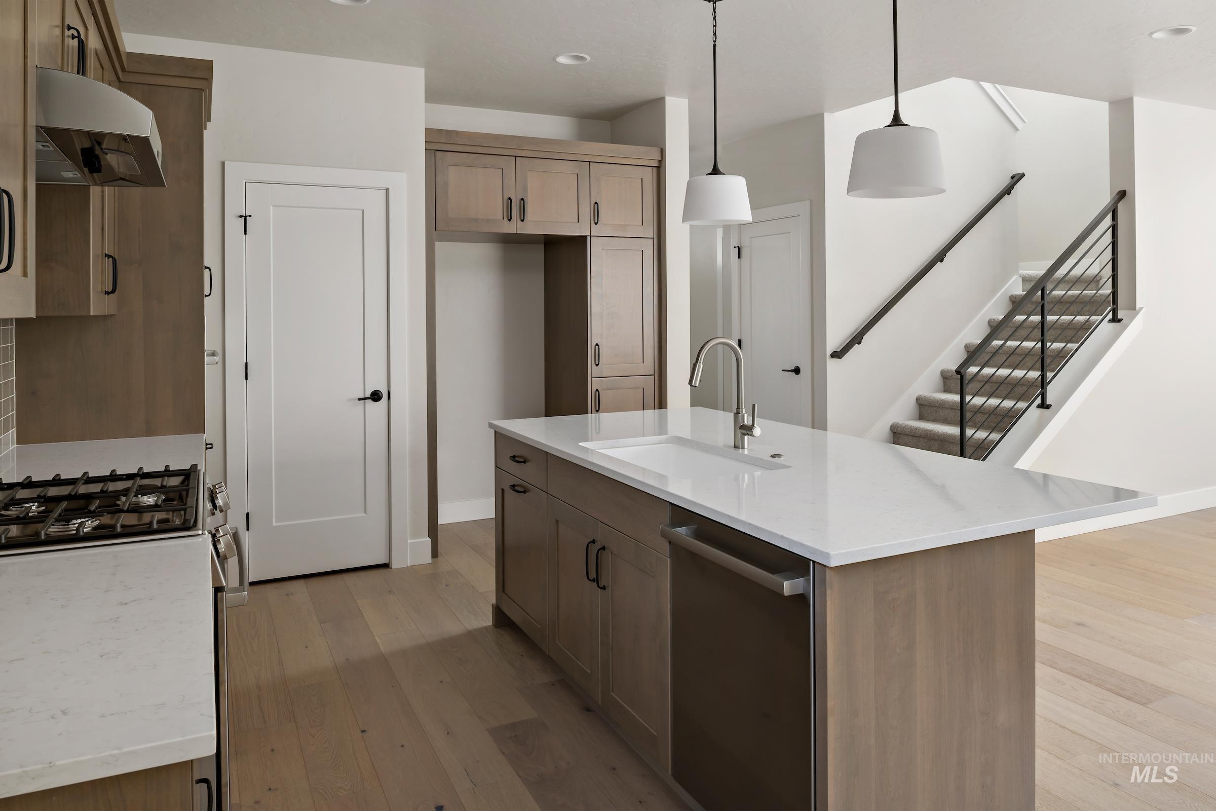 6037 S Hope Ave Property Photo 11