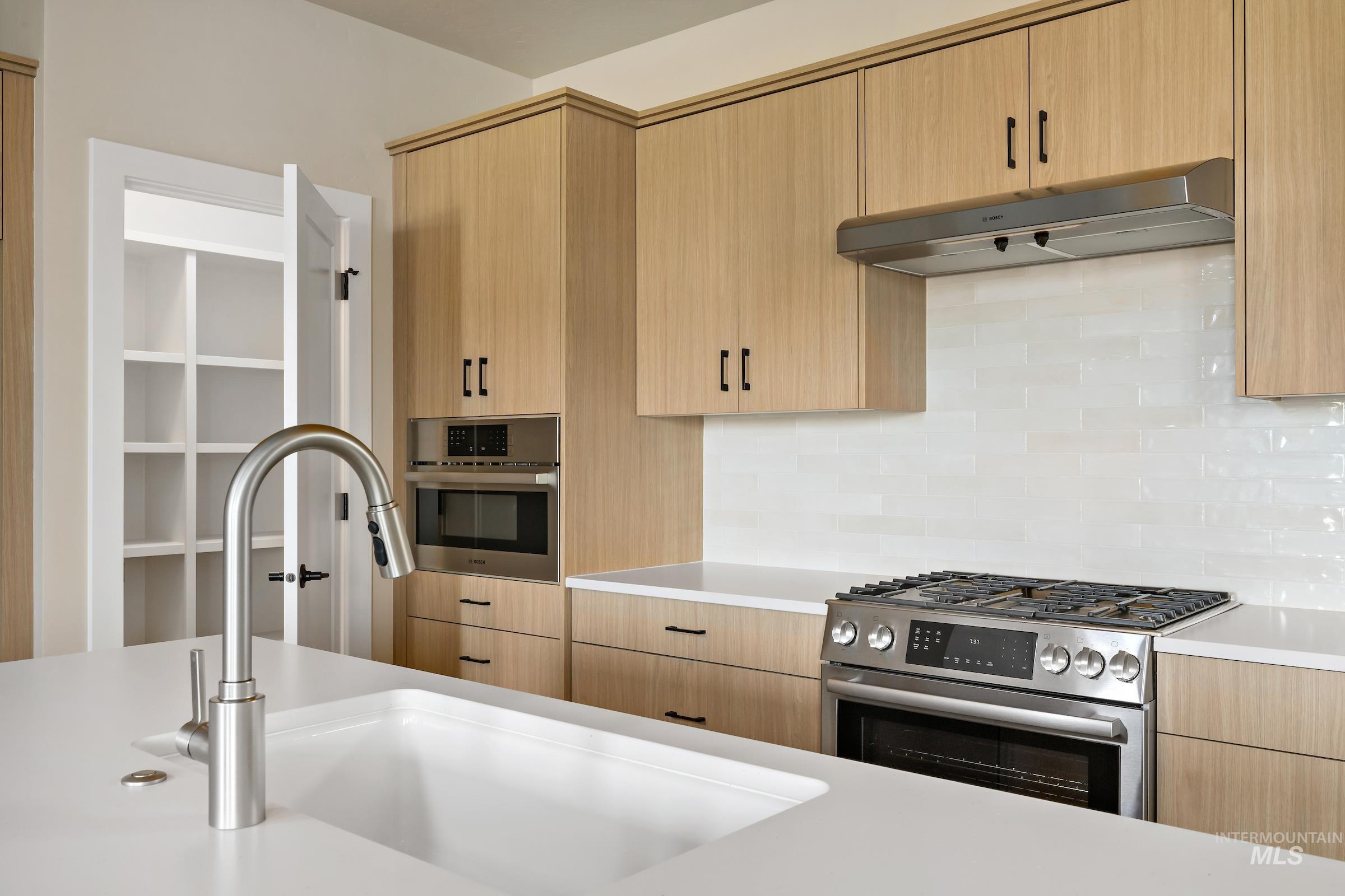 6037 S Hope Ave Property Photo 13