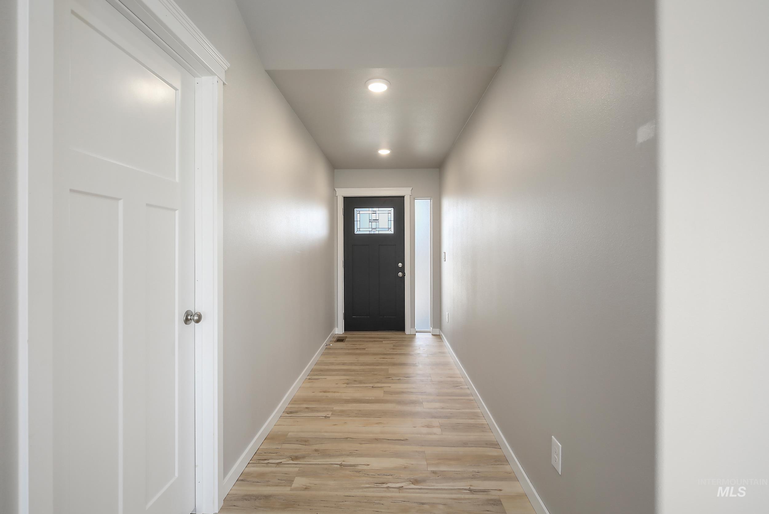 1736 Golden Hills Dr Property Photo 4