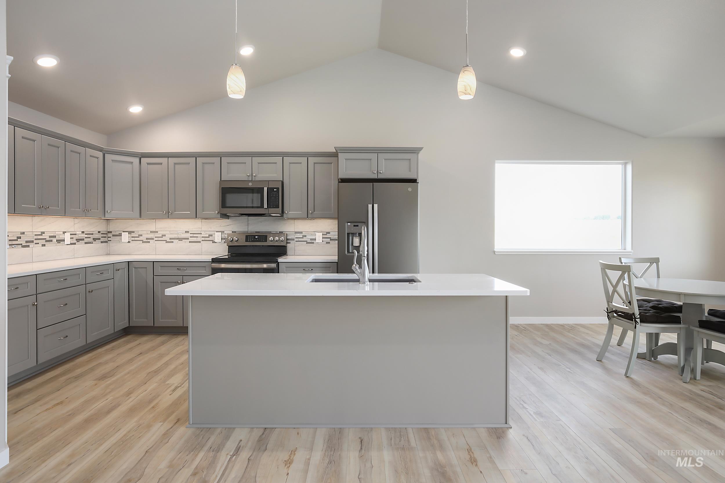 1736 Golden Hills Dr Property Photo 8