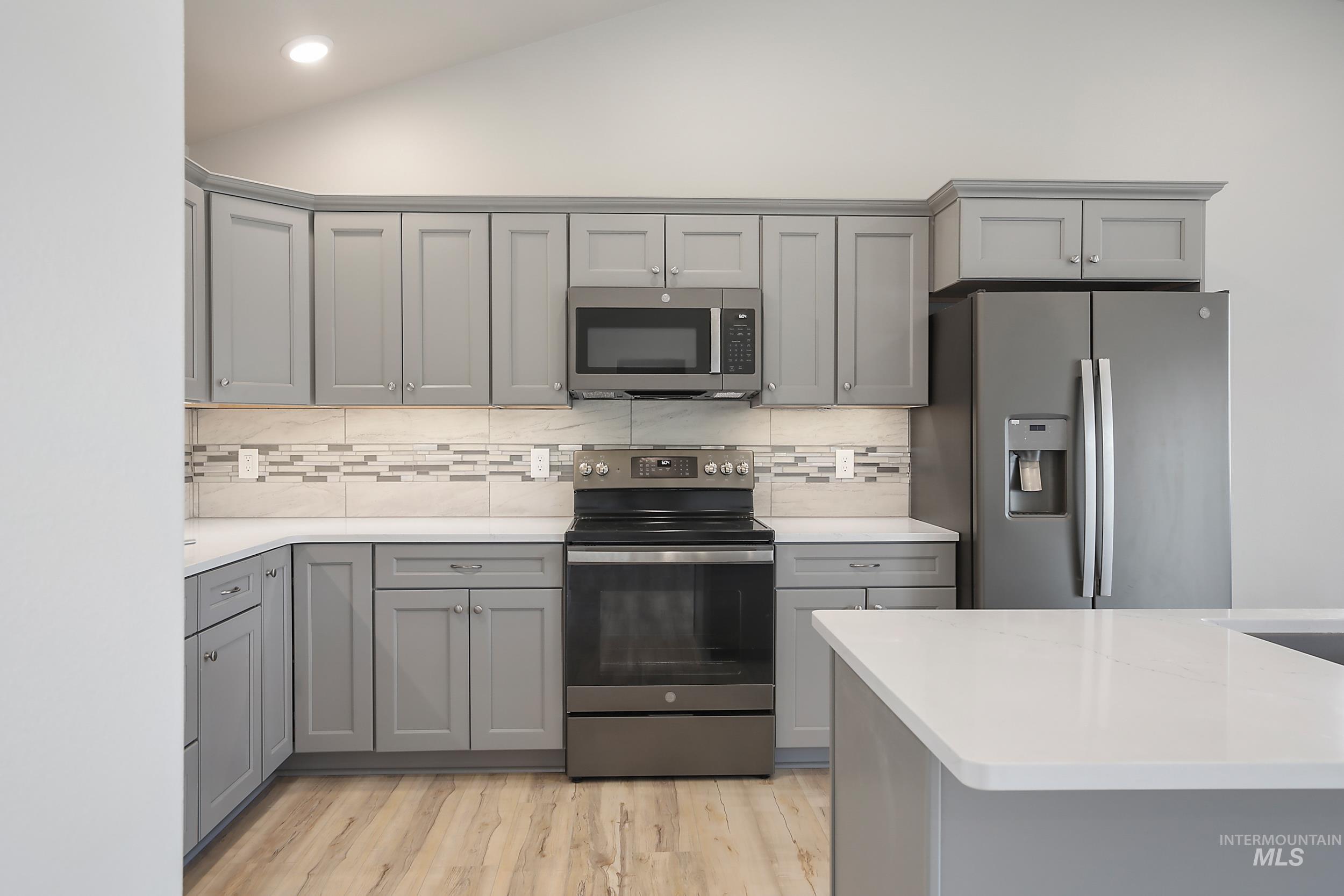 1736 Golden Hills Dr Property Photo 9