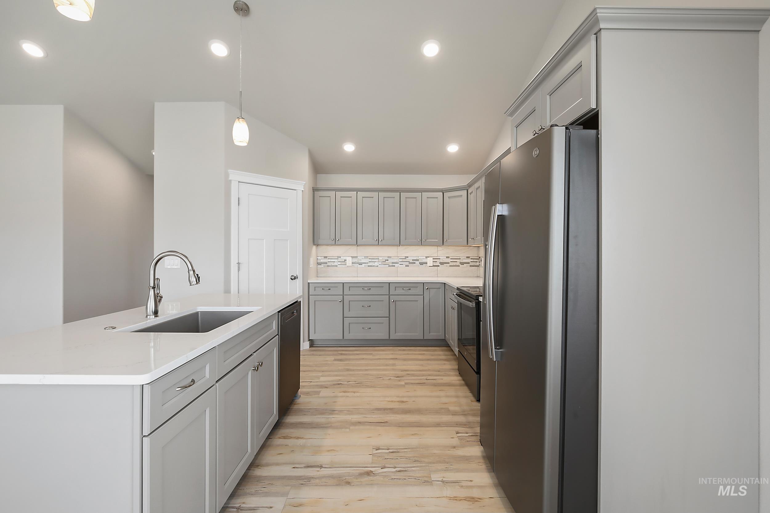 1736 Golden Hills Dr Property Photo 10