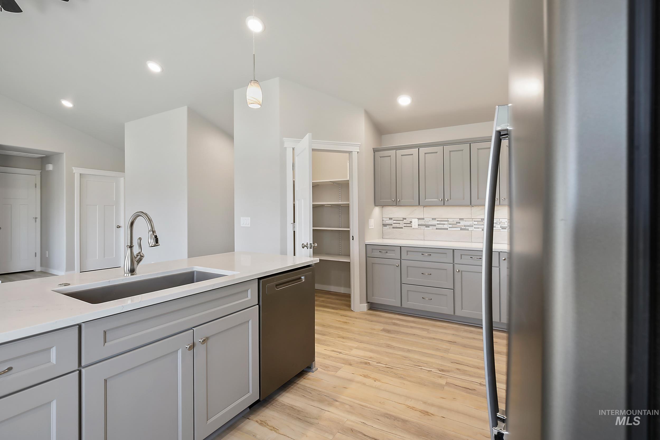 1736 Golden Hills Dr Property Photo 11