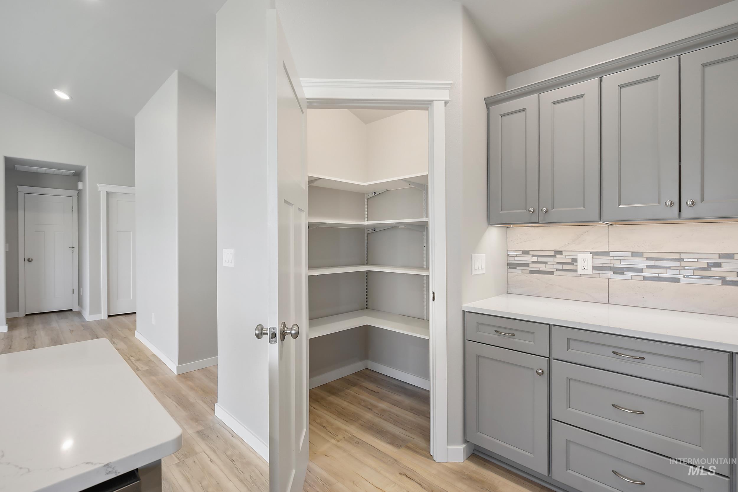 1736 Golden Hills Dr Property Photo 12