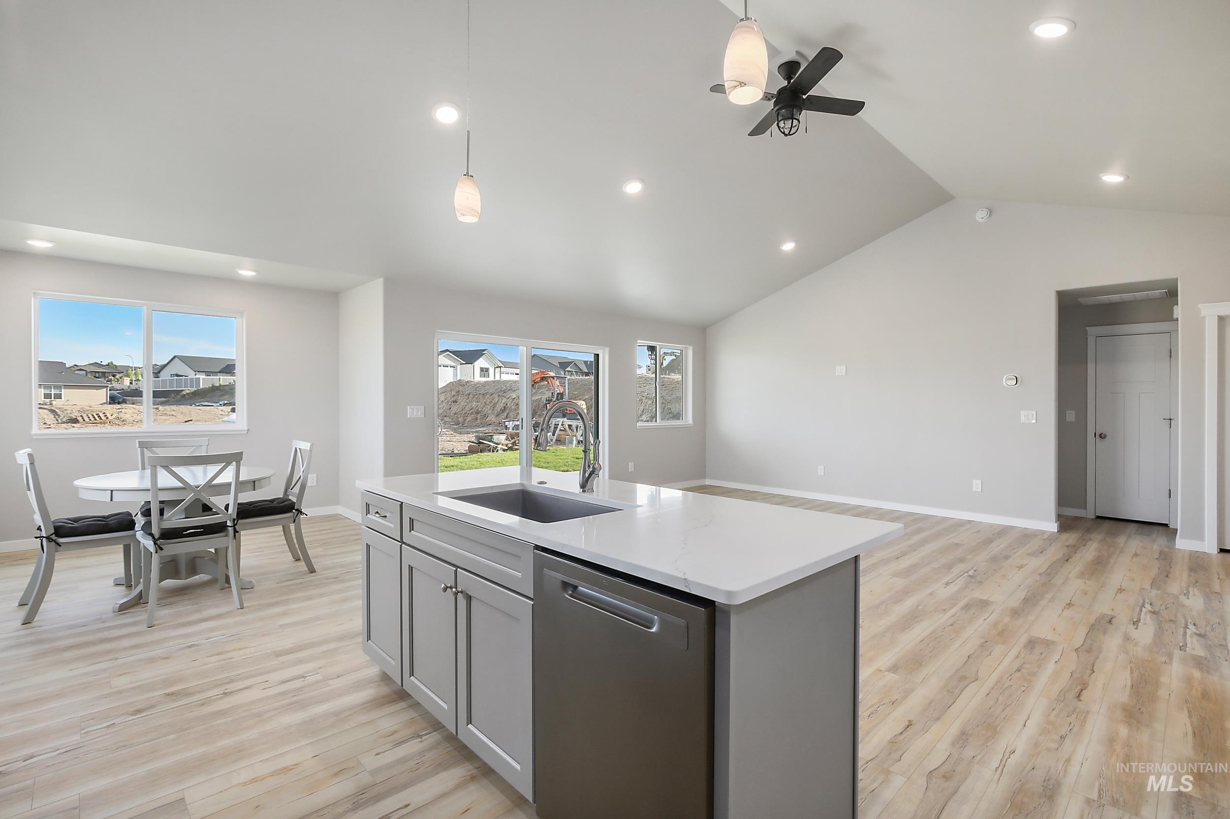 1736 Golden Hills Dr Property Photo 13