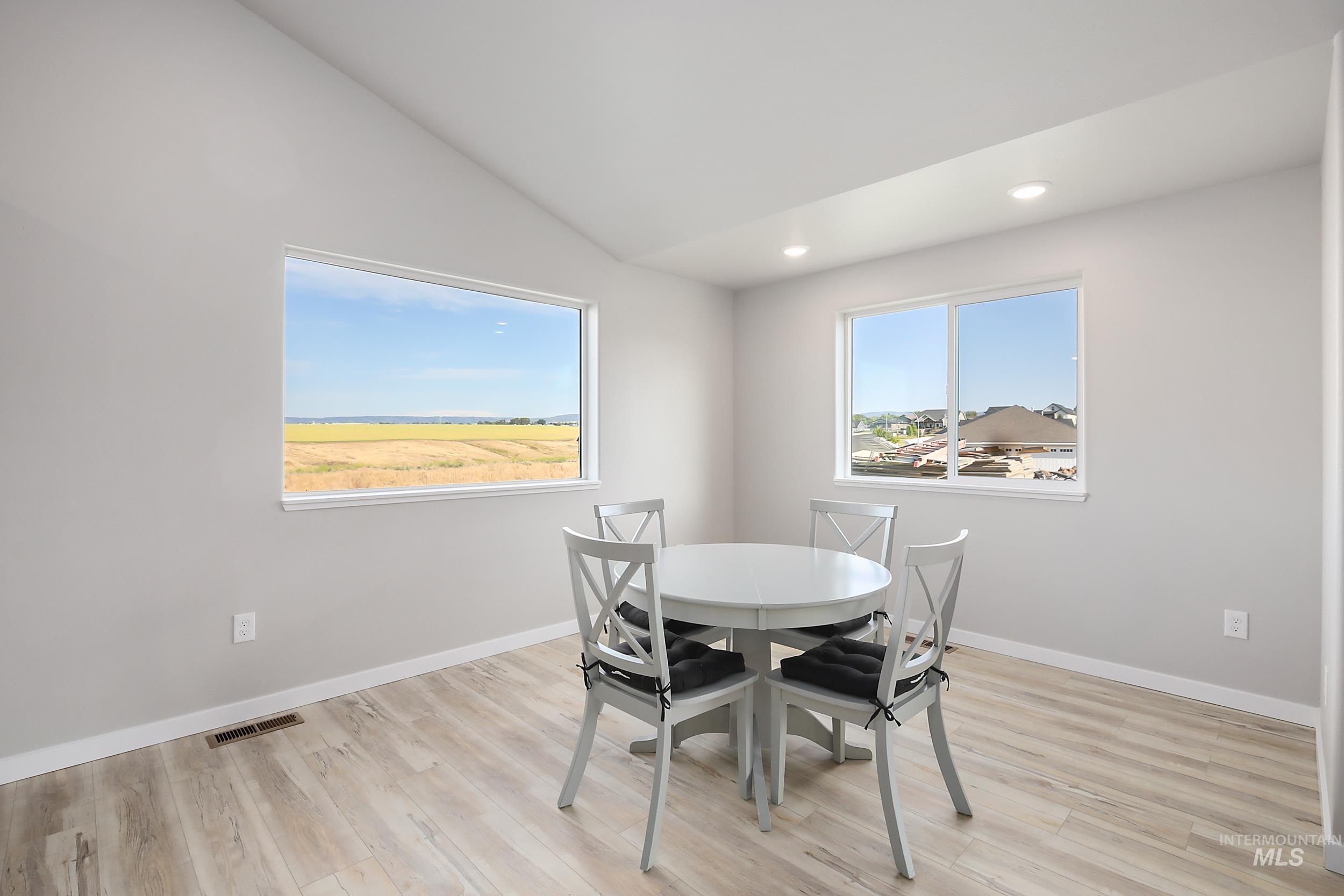 1736 Golden Hills Dr Property Photo 14