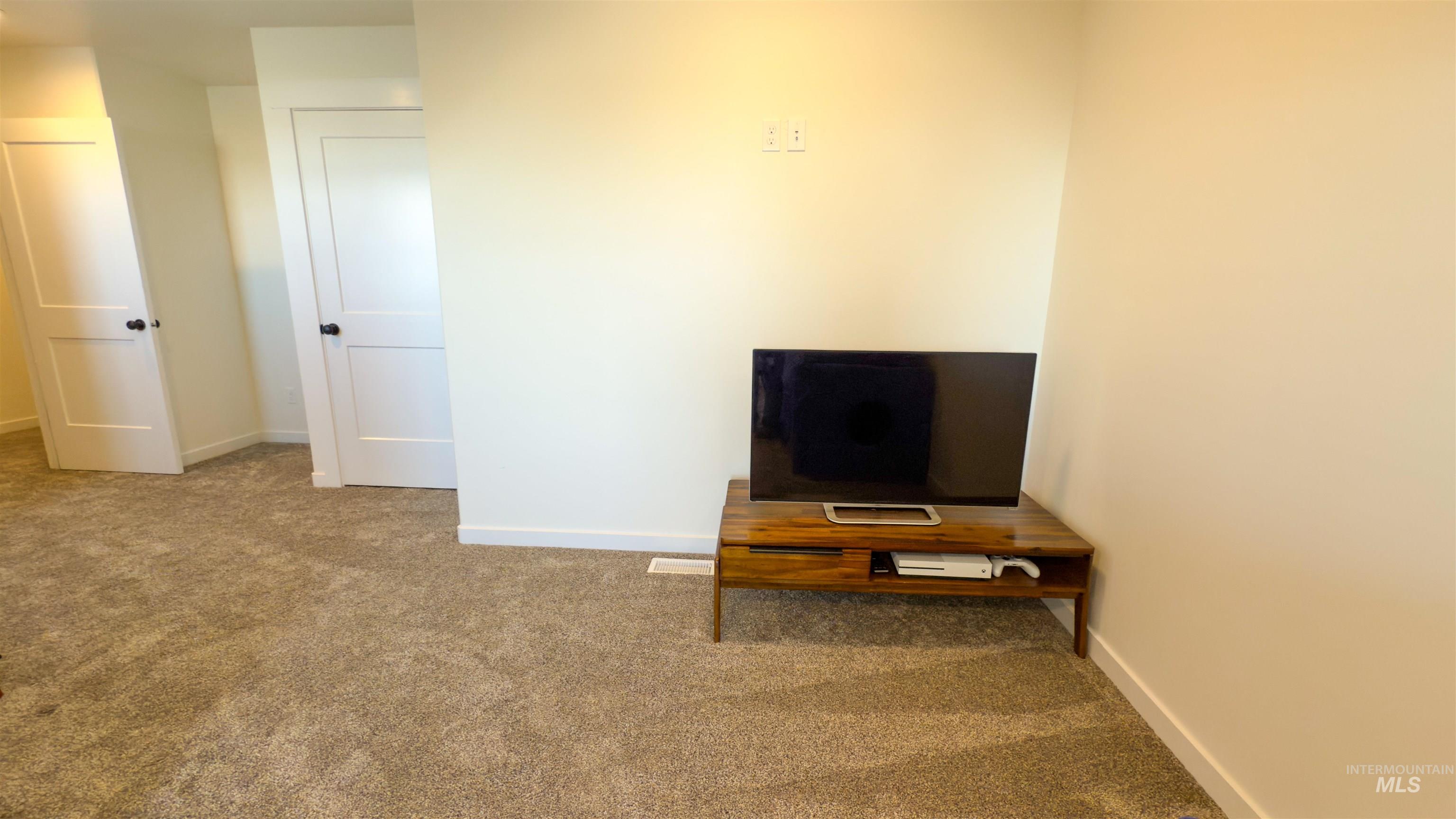 629 Manning Circle Property Photo 34