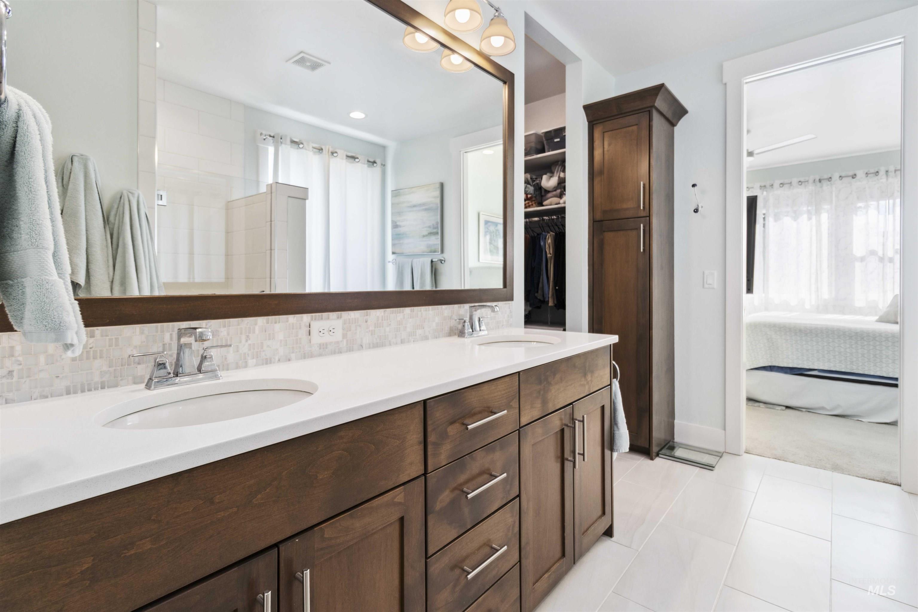 5916 S Wayland Way Property Photo 13