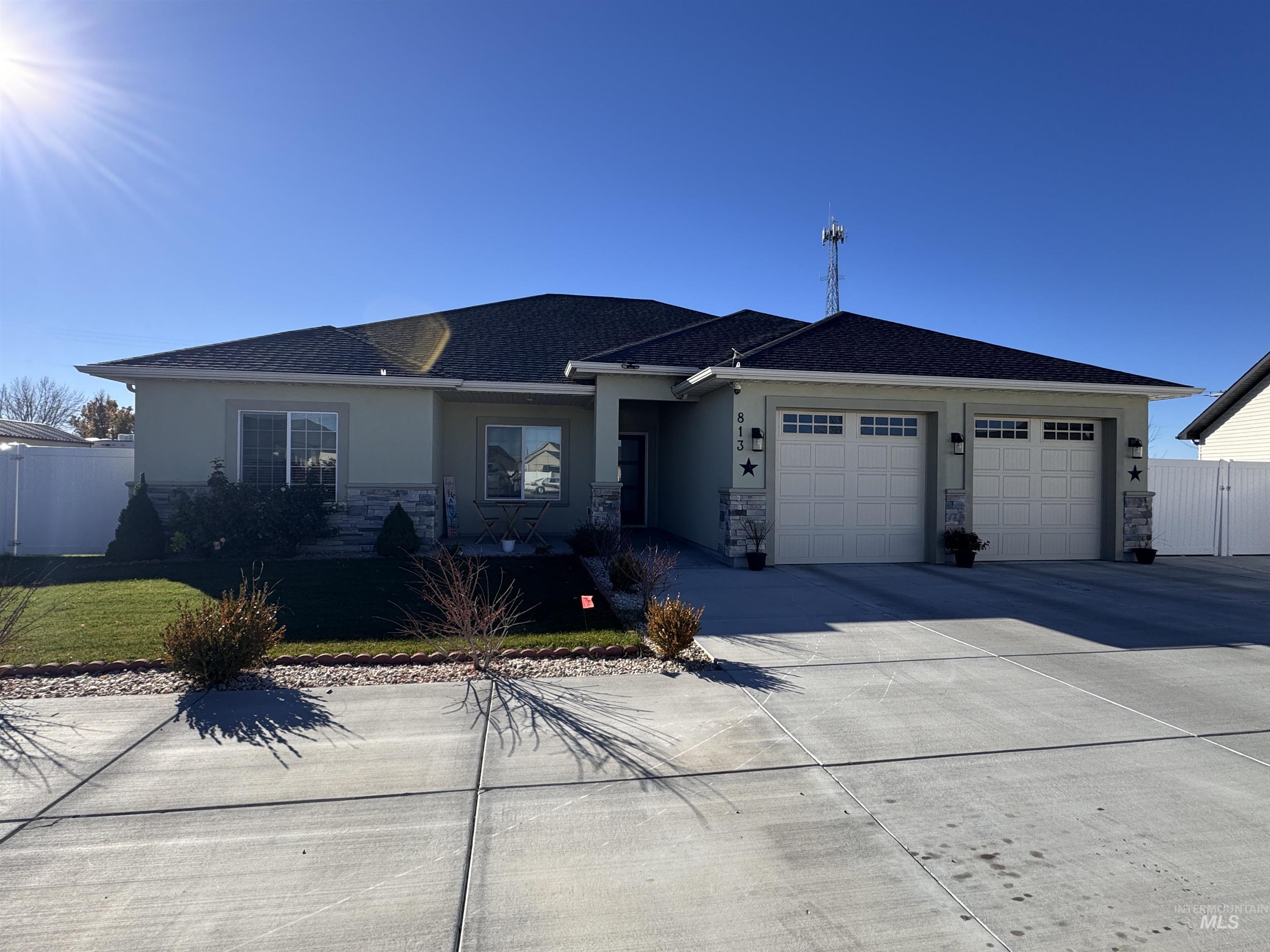 813 Owl Court Property Photo 2