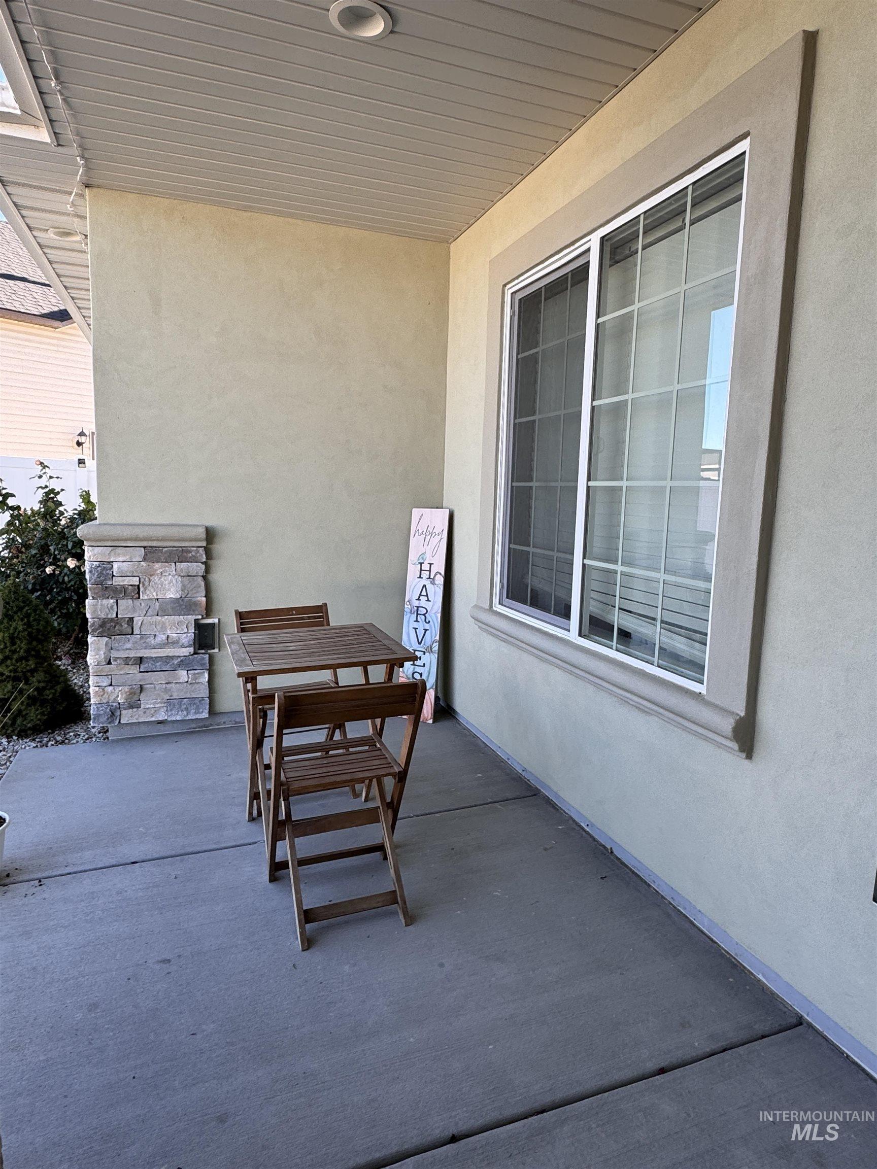 813 Owl Court Property Photo 4