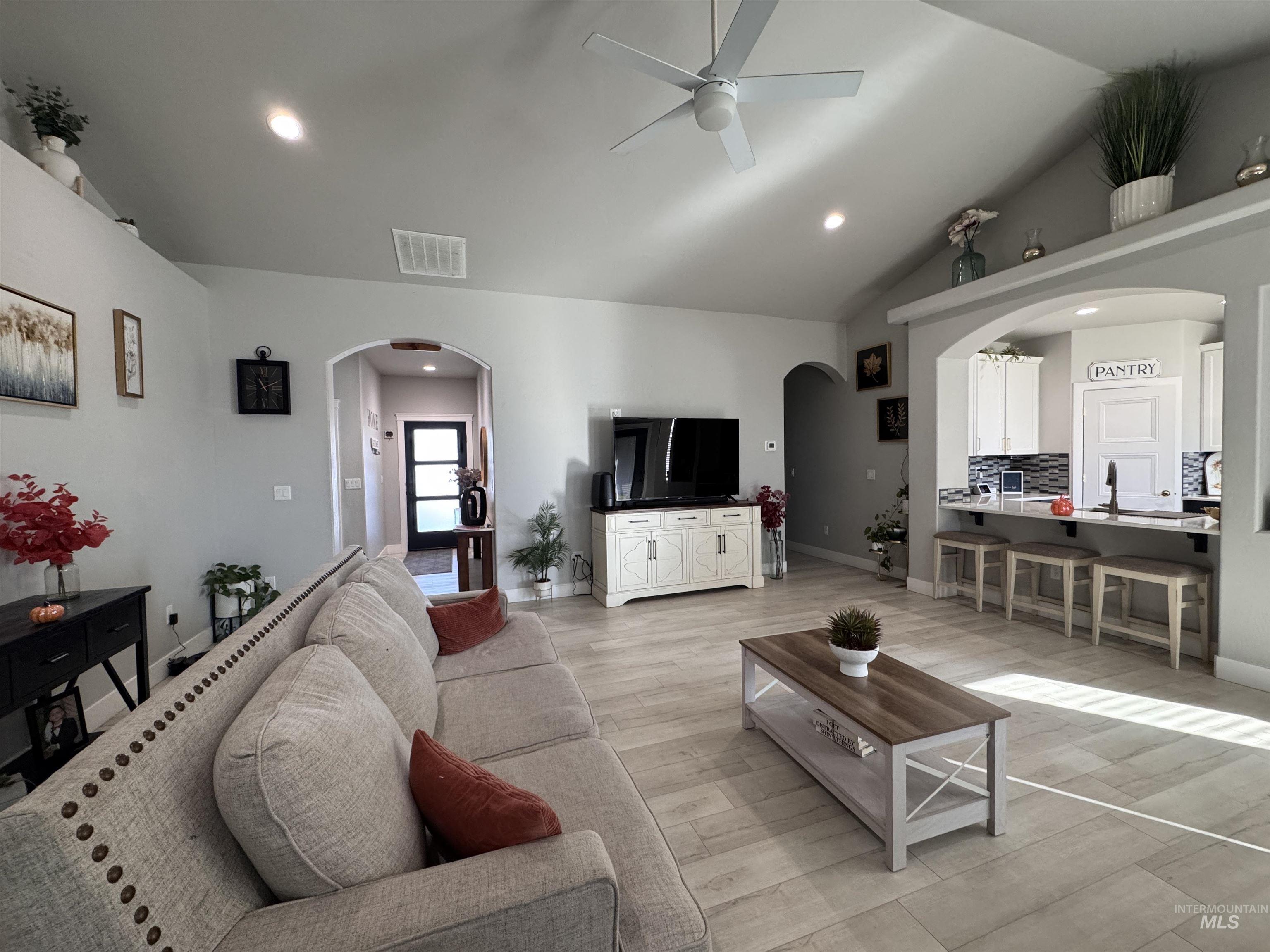 813 Owl Court Property Photo 6