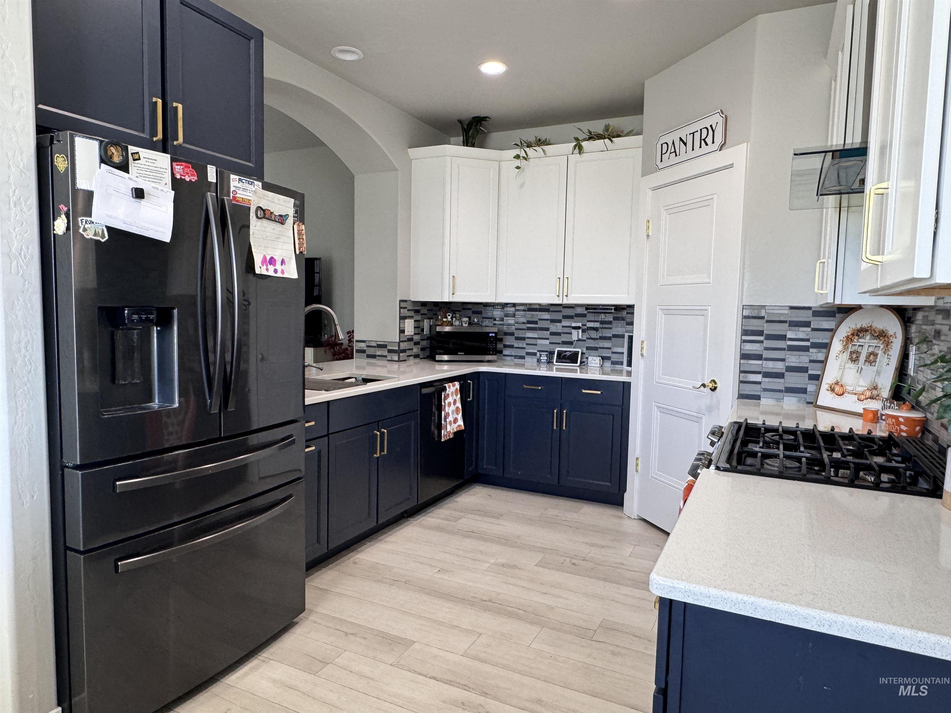 813 Owl Court Property Photo 9