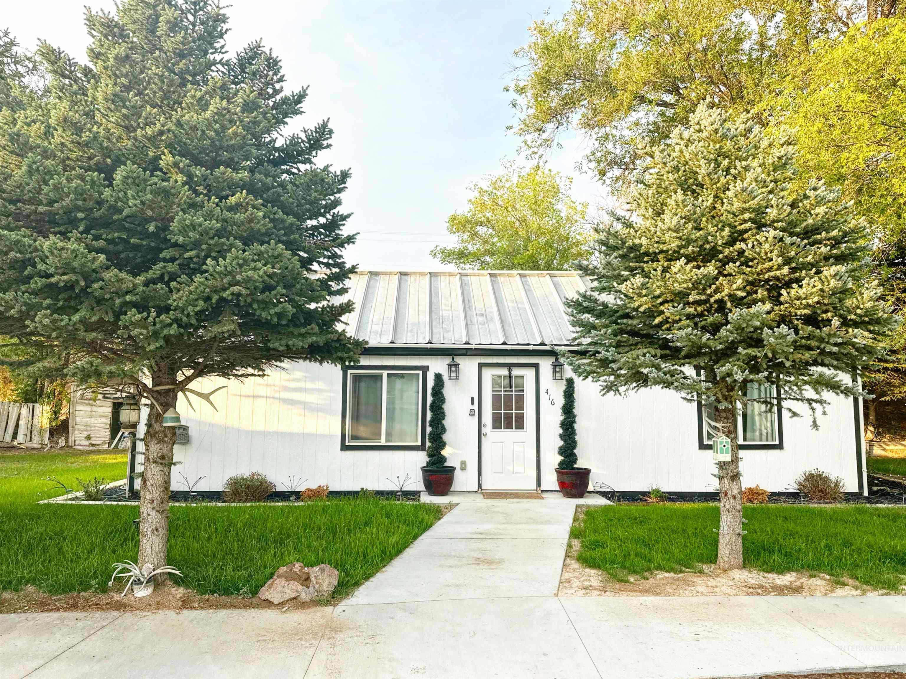 416 W Us Highway 30 Property Photo 2