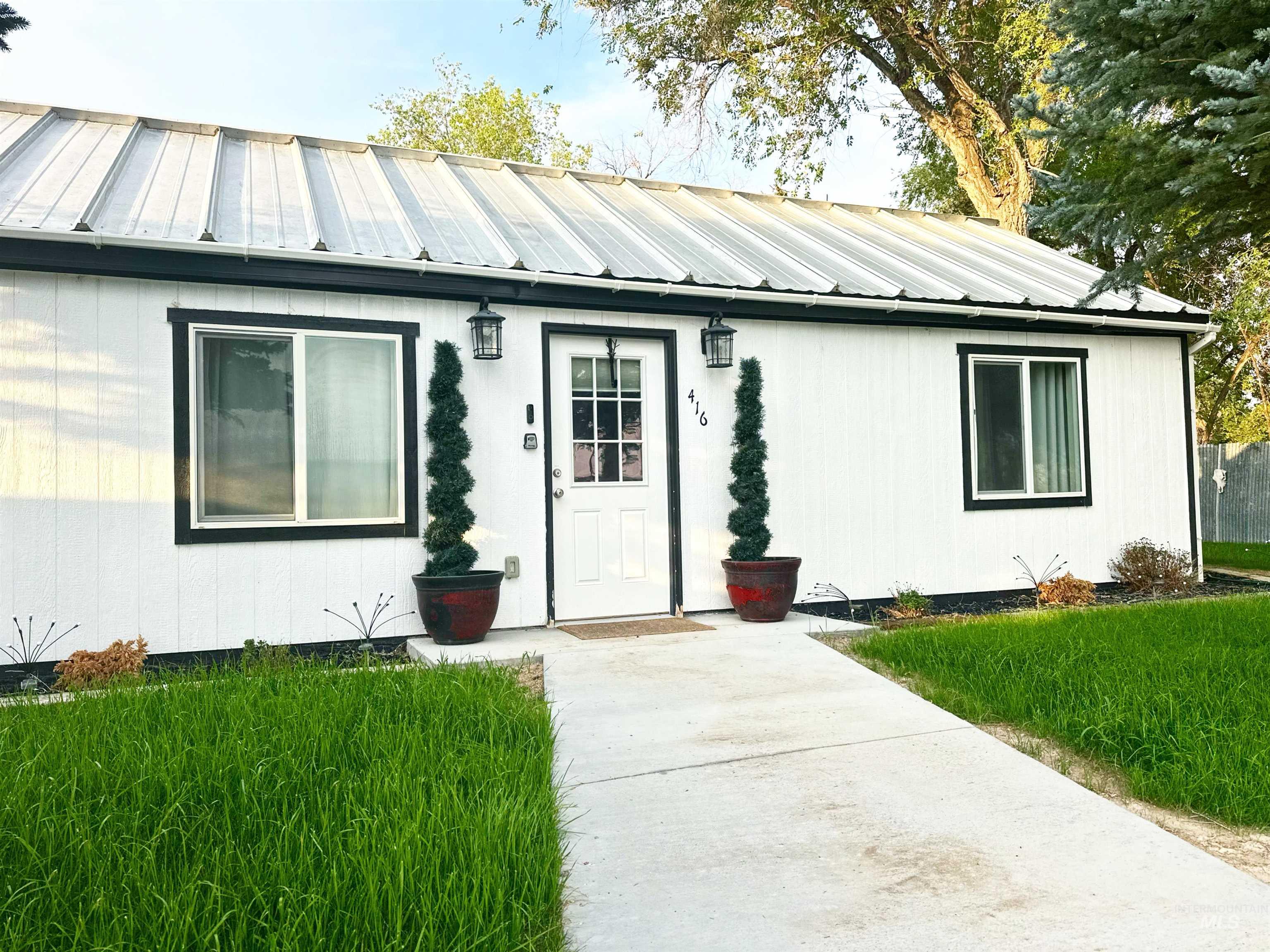 416 W Us Highway 30 Property Photo 3