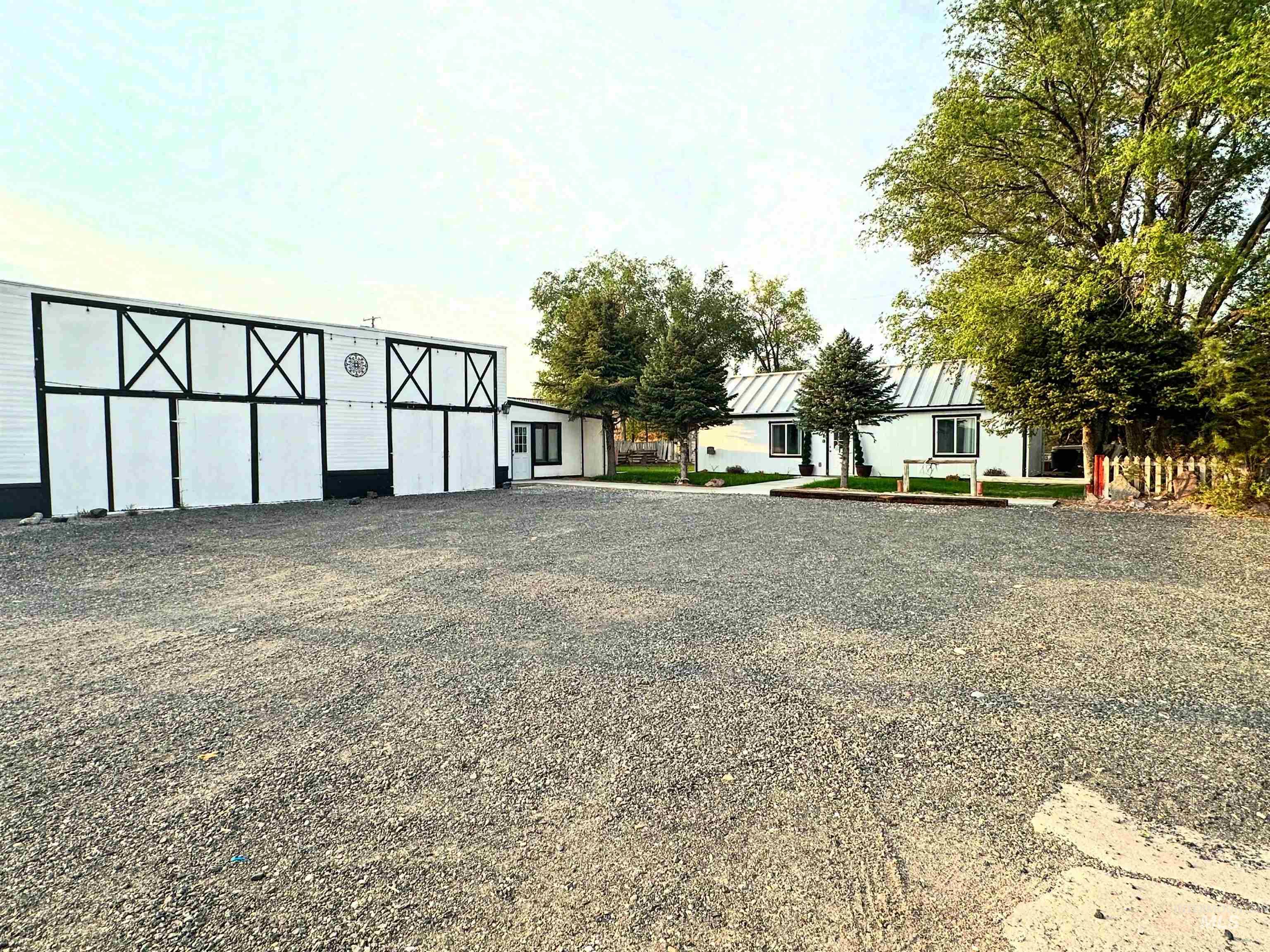 416 W Us Highway 30 Property Photo 14