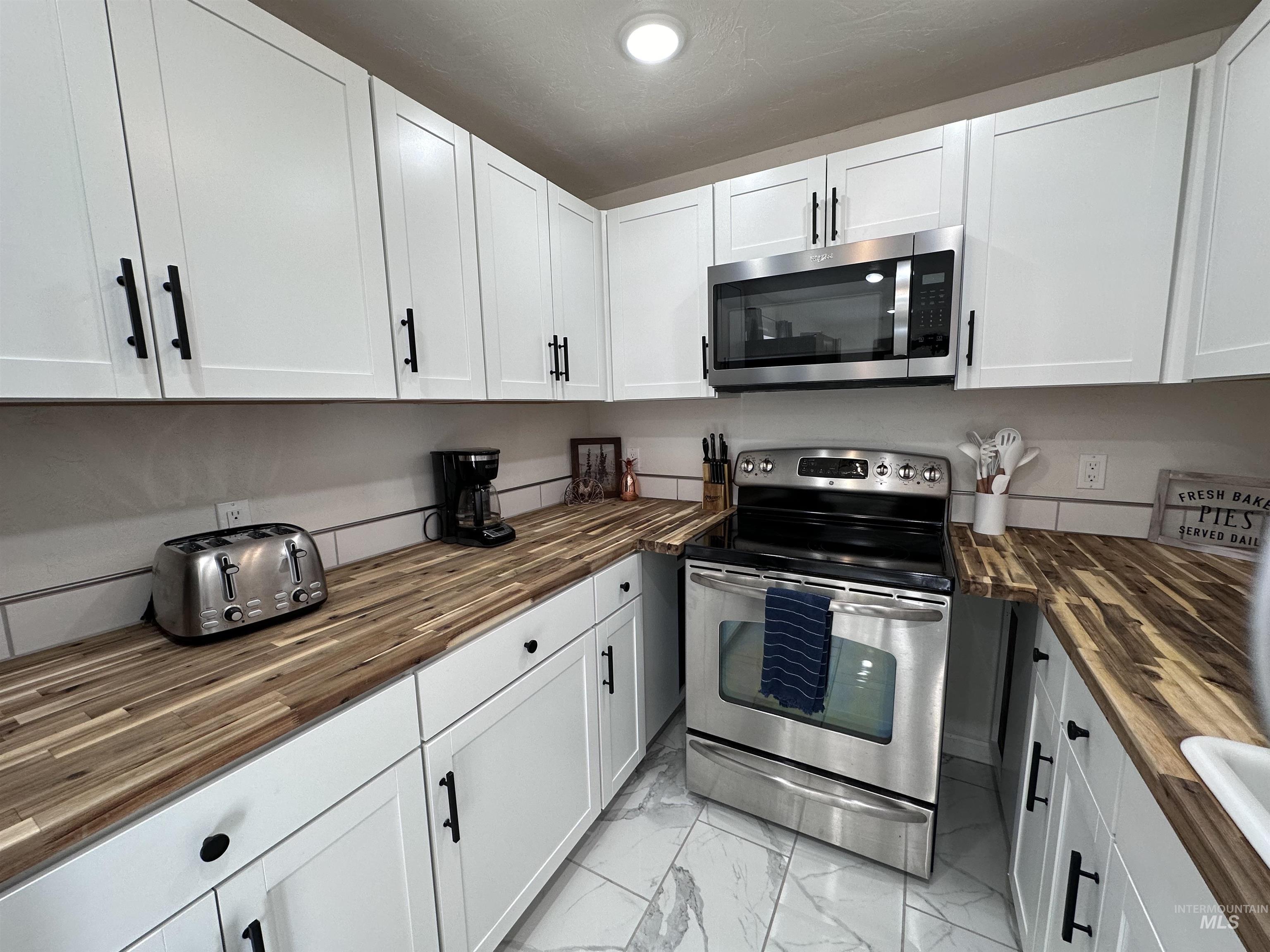 416 W Us Highway 30 Property Photo 22