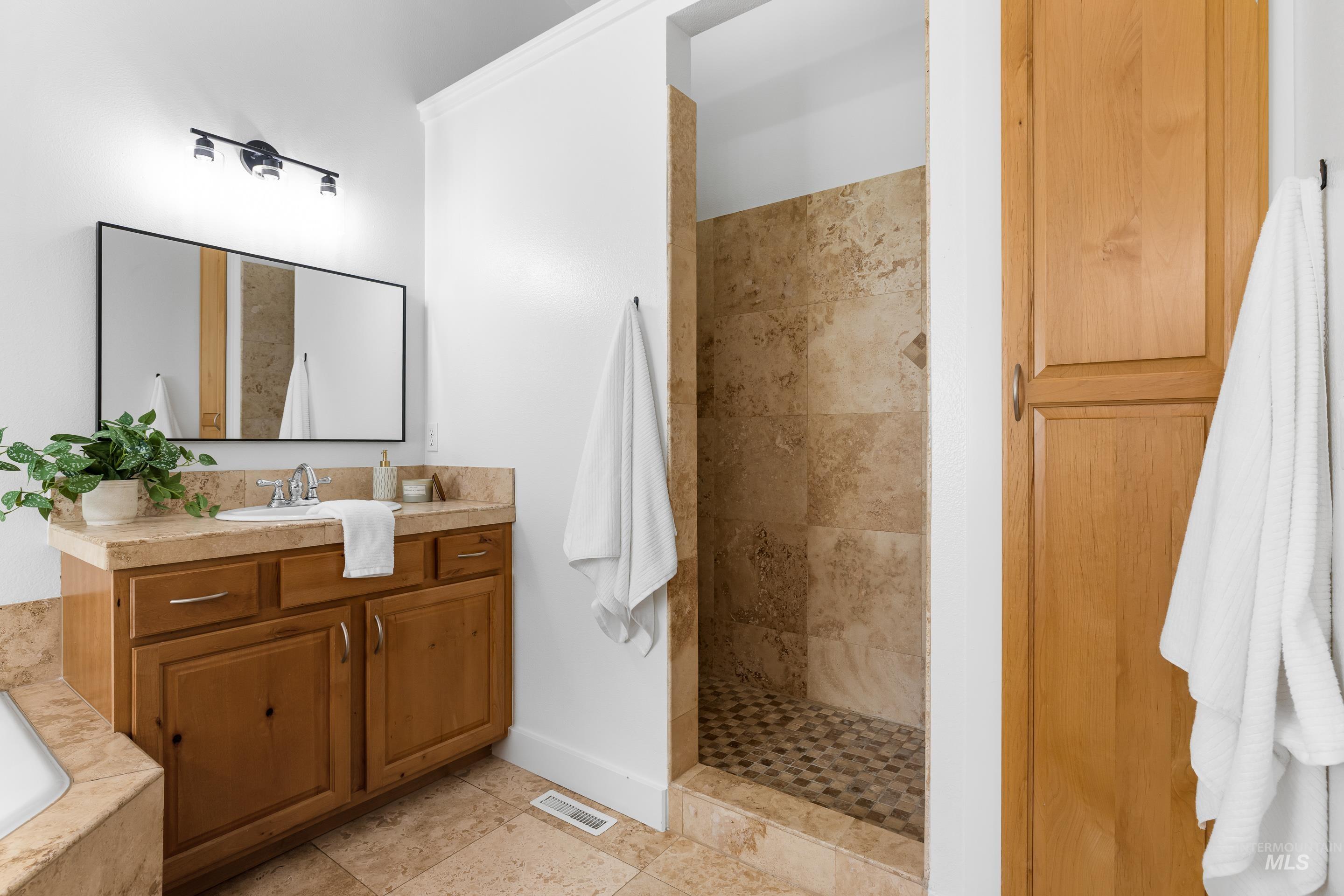 4846 N Arrow Villa Way Property Photo 24