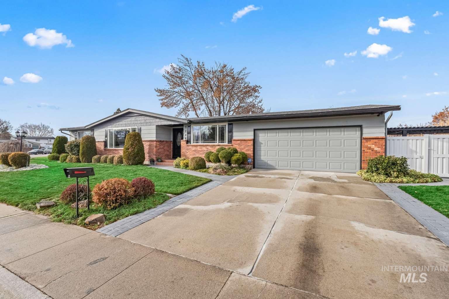 8720 W Cornwall Dr Property Photo 1