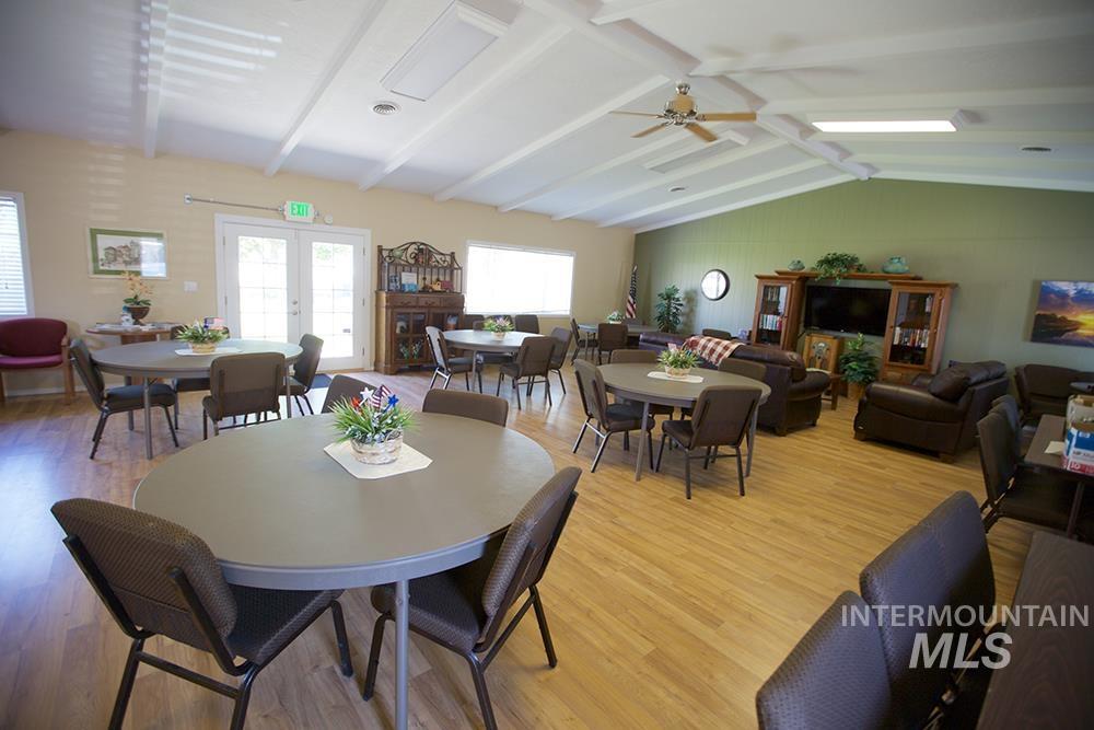 376 Bonanza St Property Photo 4