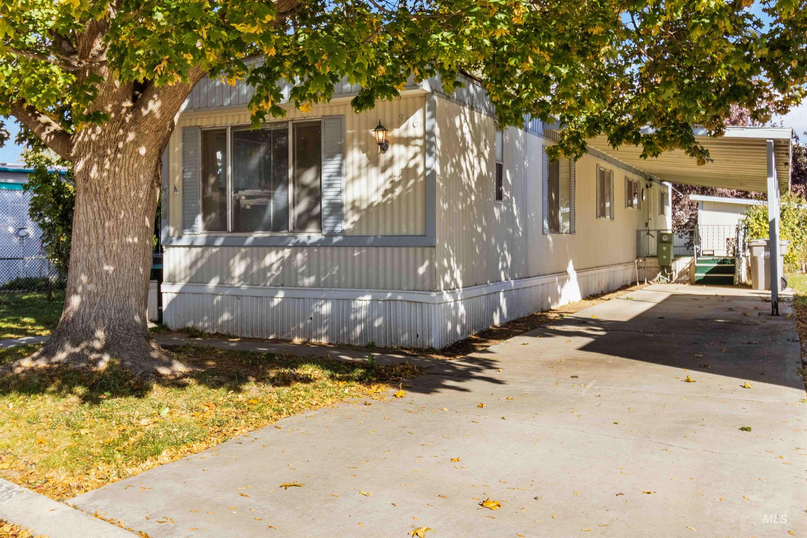 376 Bonanza St Property Photo 5