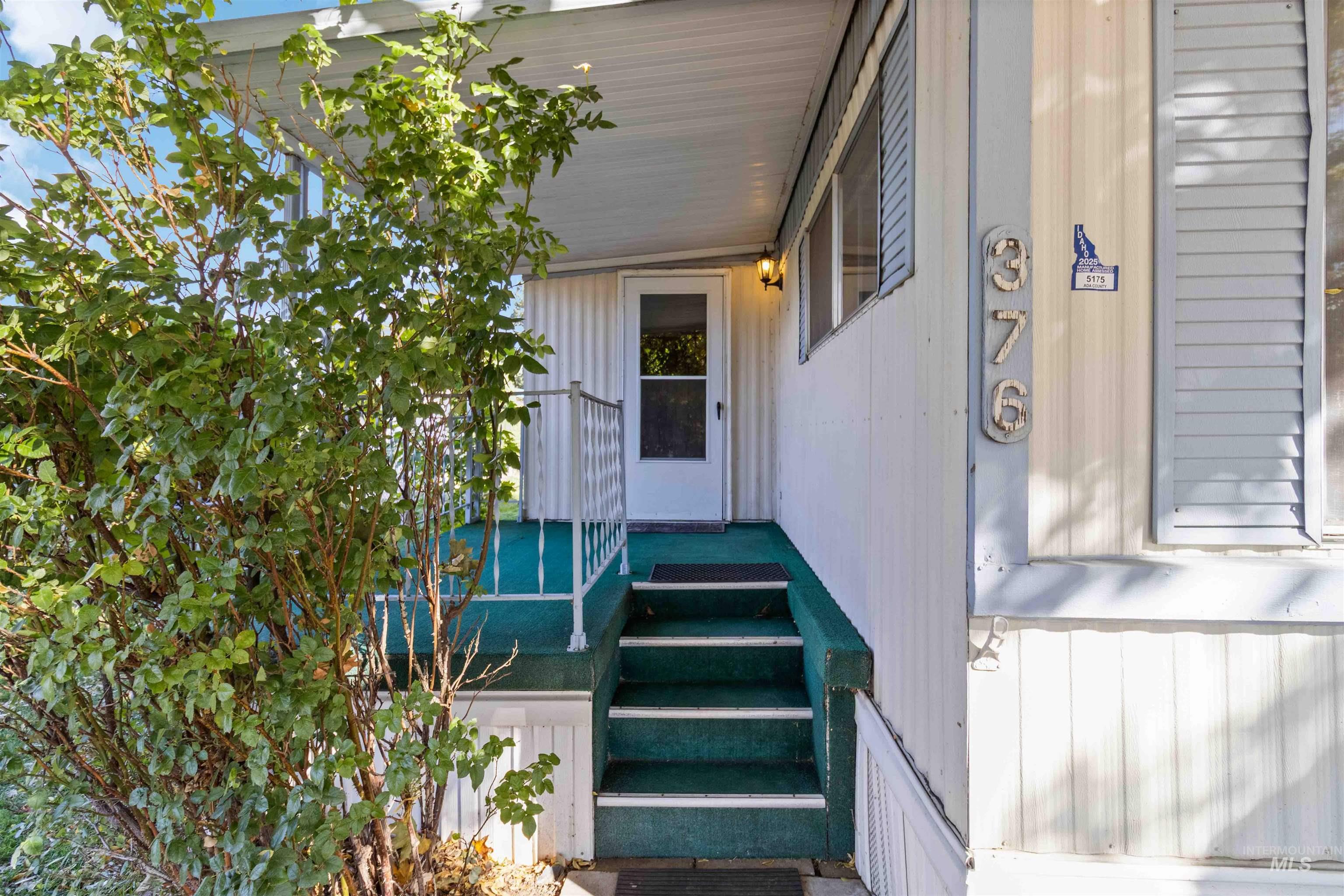 376 Bonanza St Property Photo 8