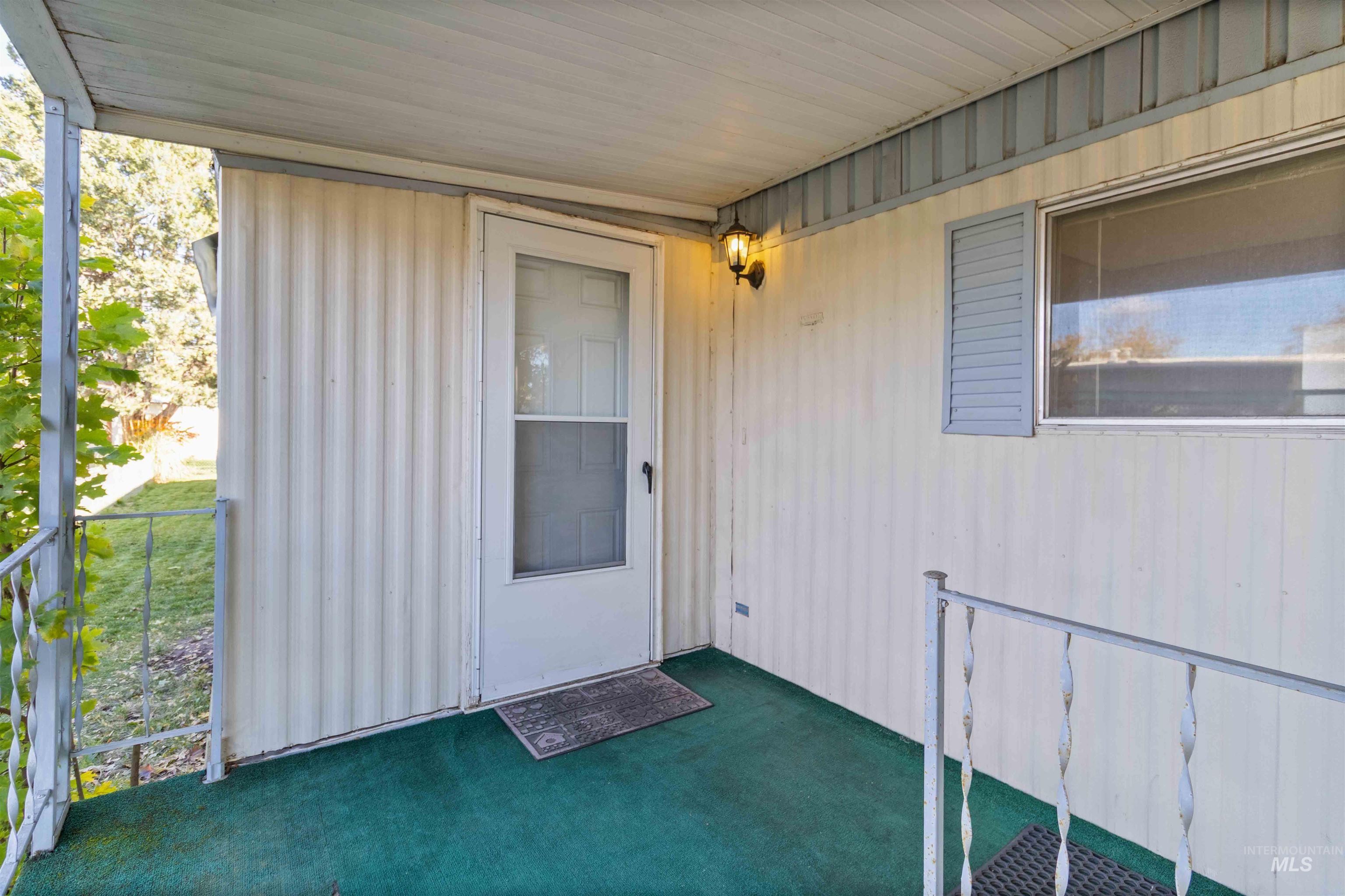 376 Bonanza St Property Photo 9