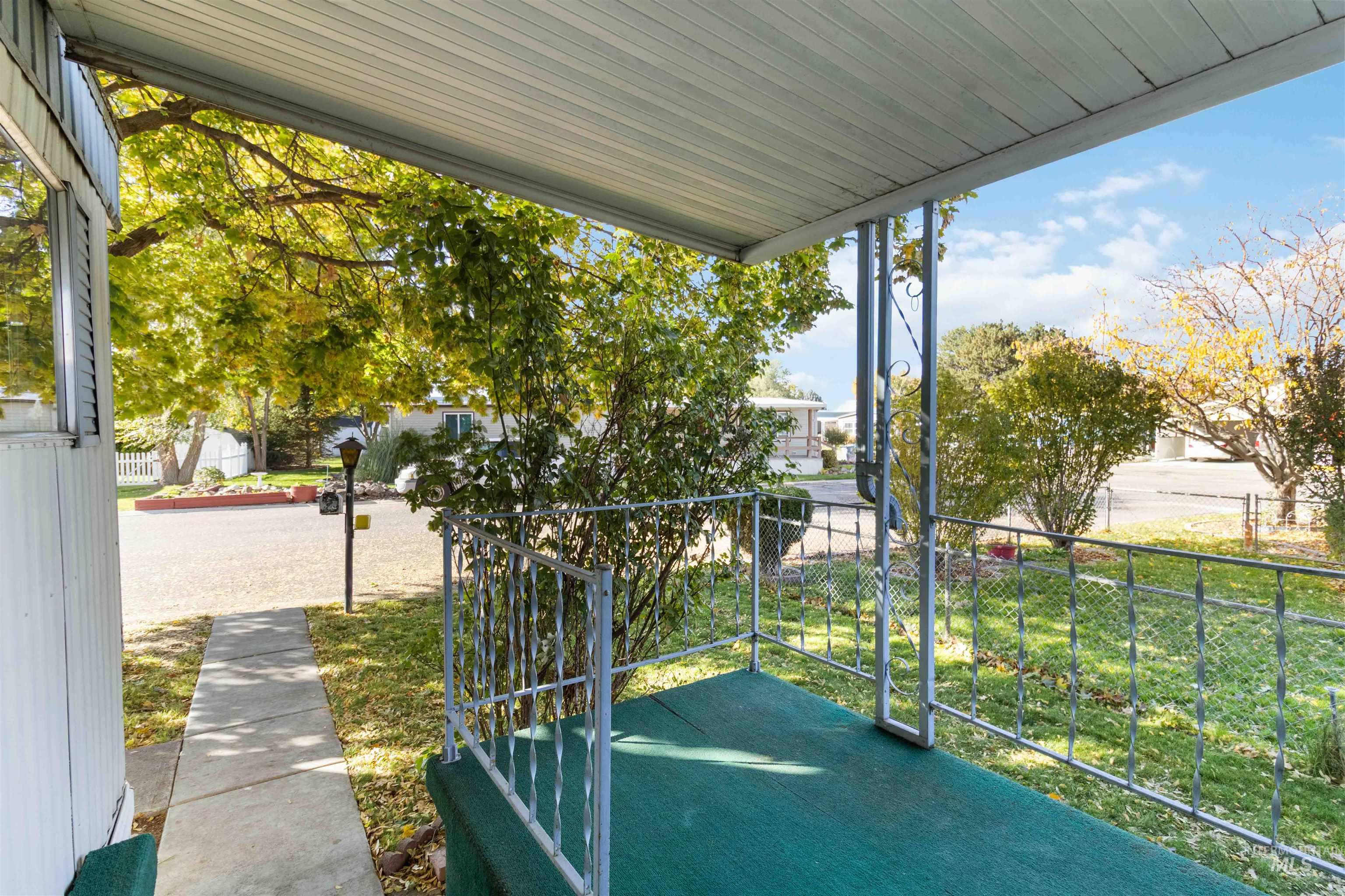 376 Bonanza St Property Photo 10