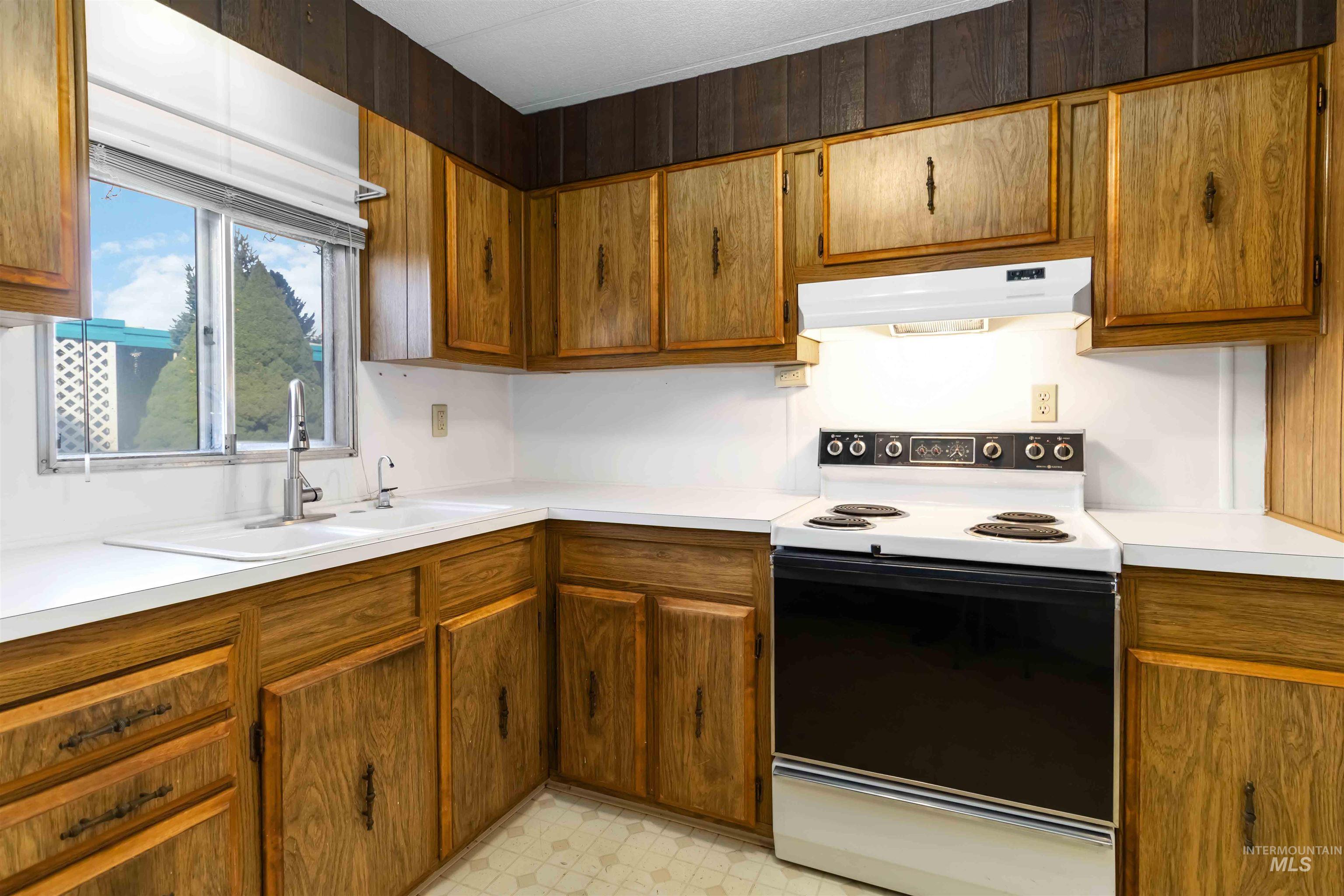 376 Bonanza St Property Photo 18