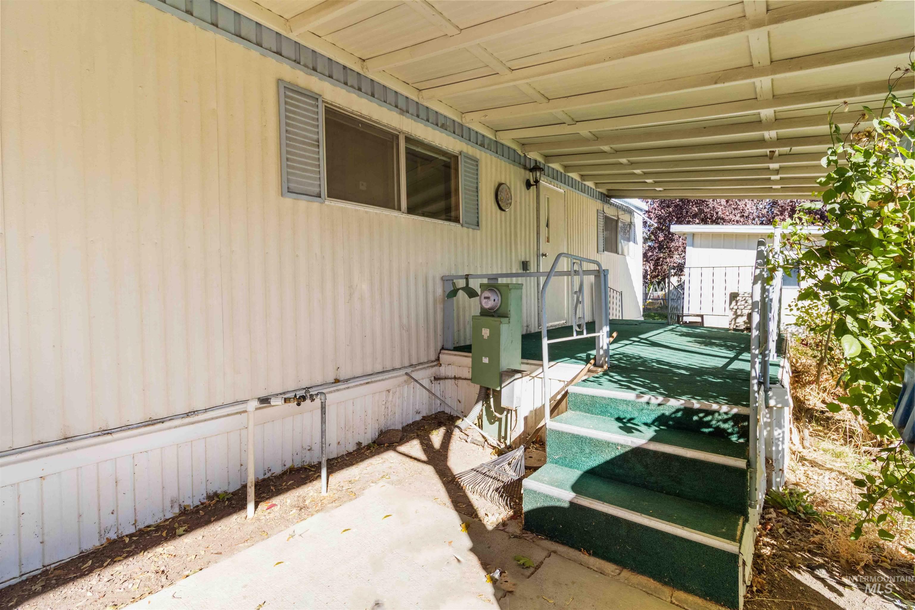 376 Bonanza St Property Photo 34