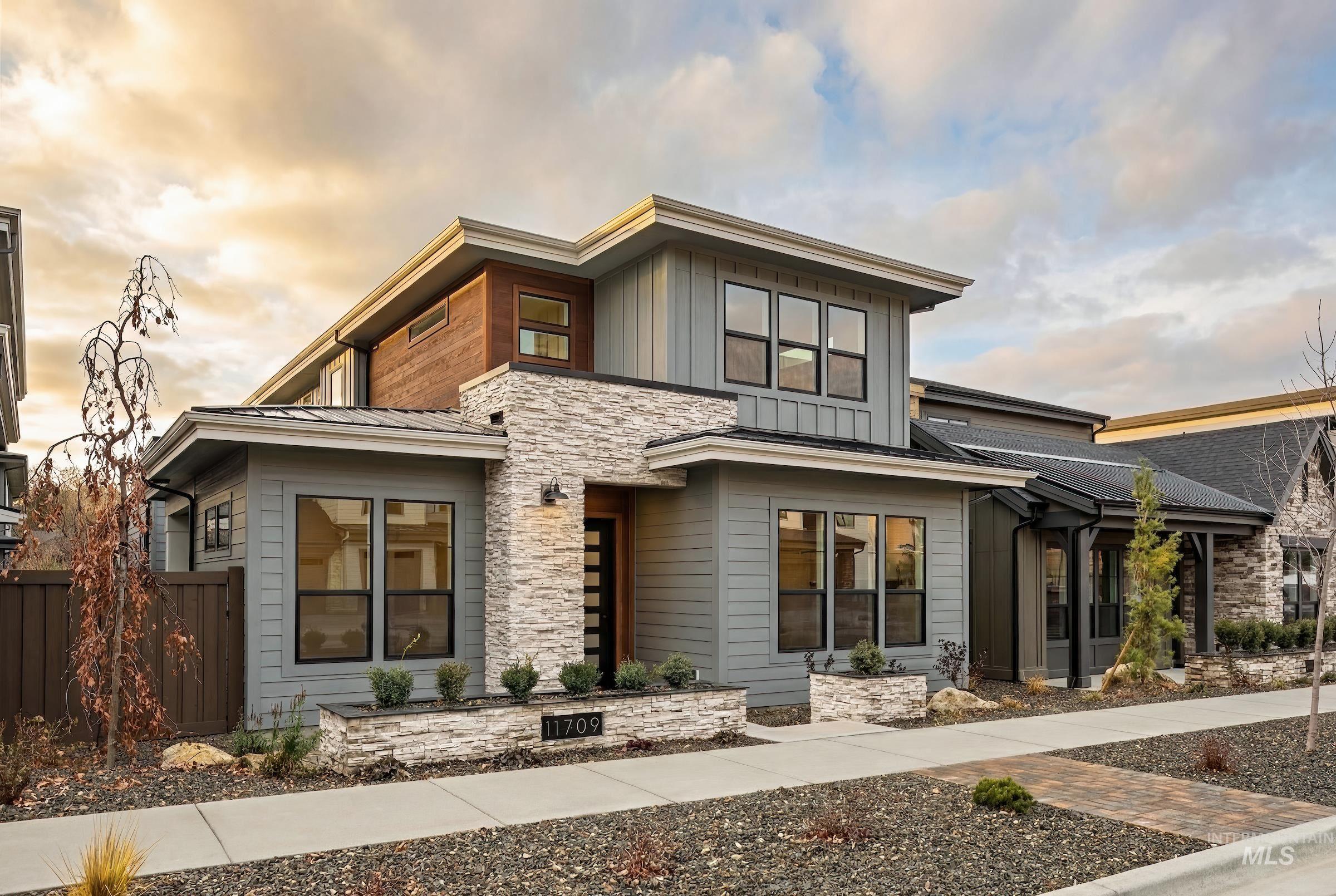 11709 N Rabbitbrush Way Property Photo 1