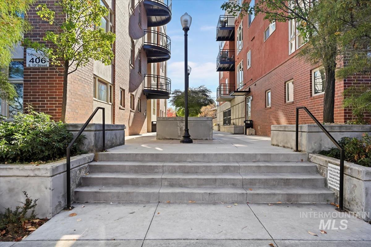 406 S 13th St Property Photo 2